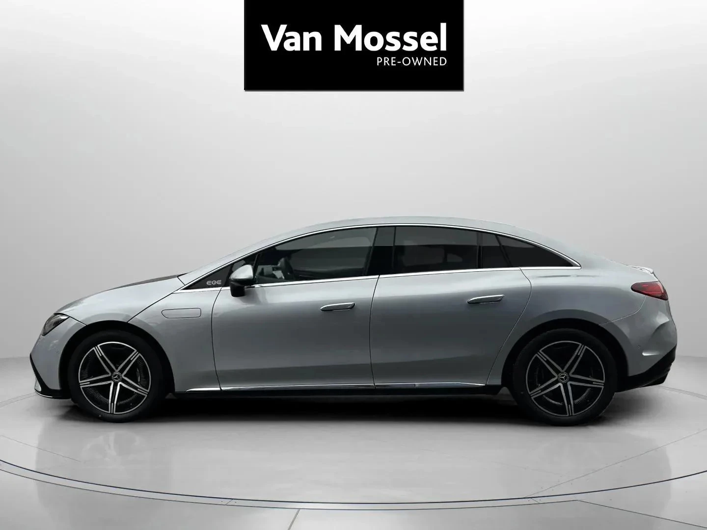 Mercedes-Benz-EQE-image-7