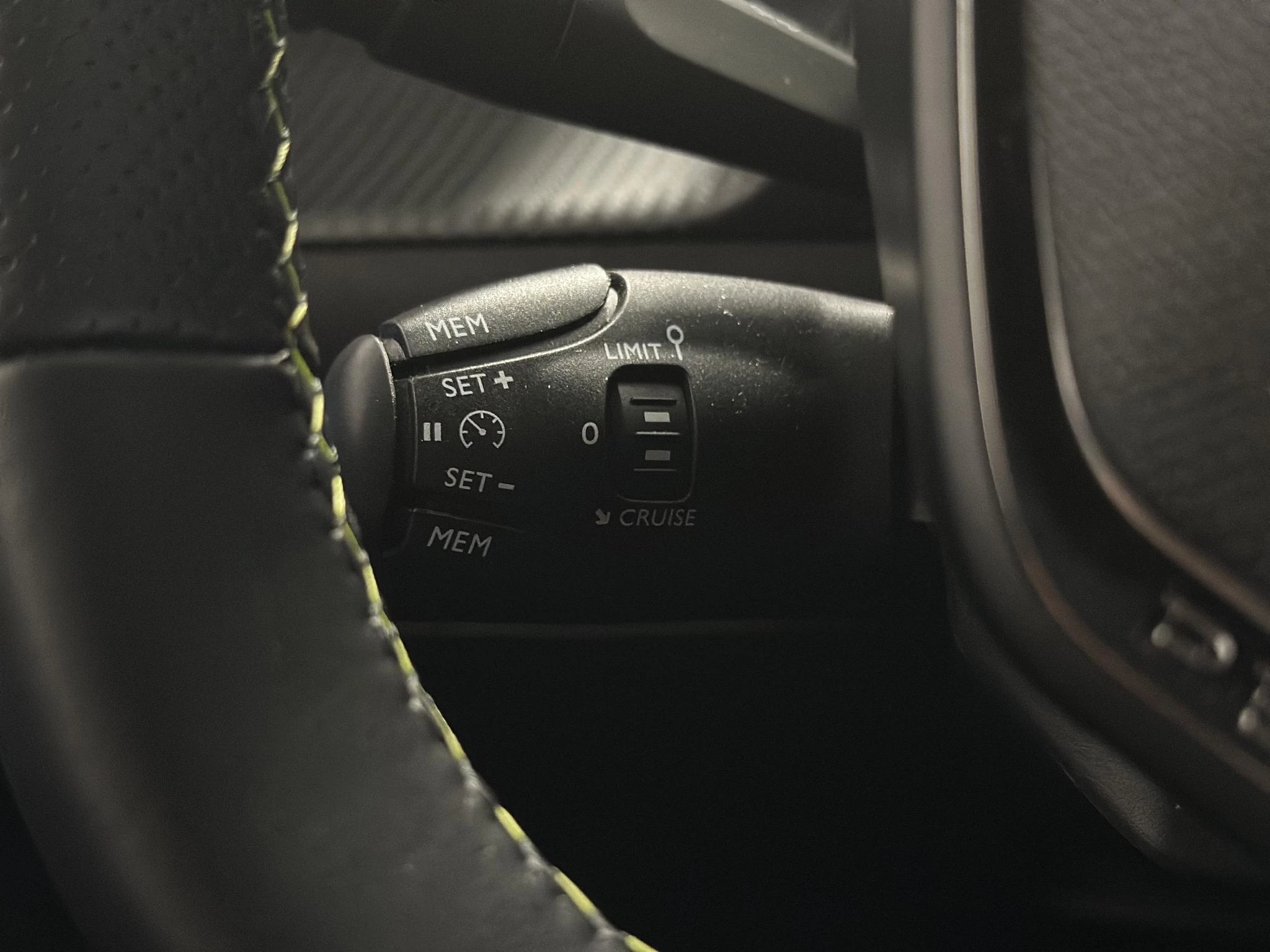 Peugeot-e-2008-image-21