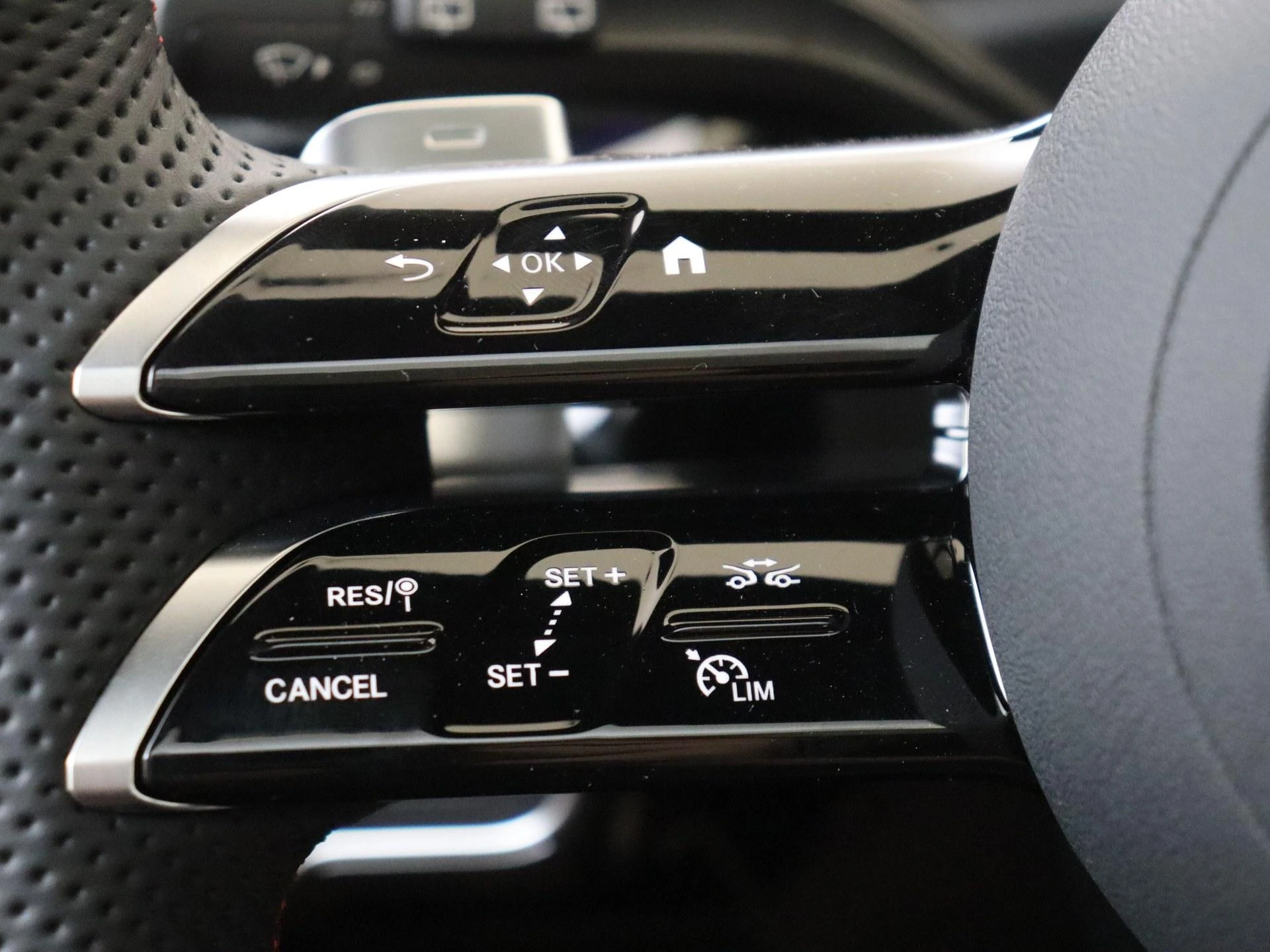 Mercedes-Benz-A-Klasse-image-11