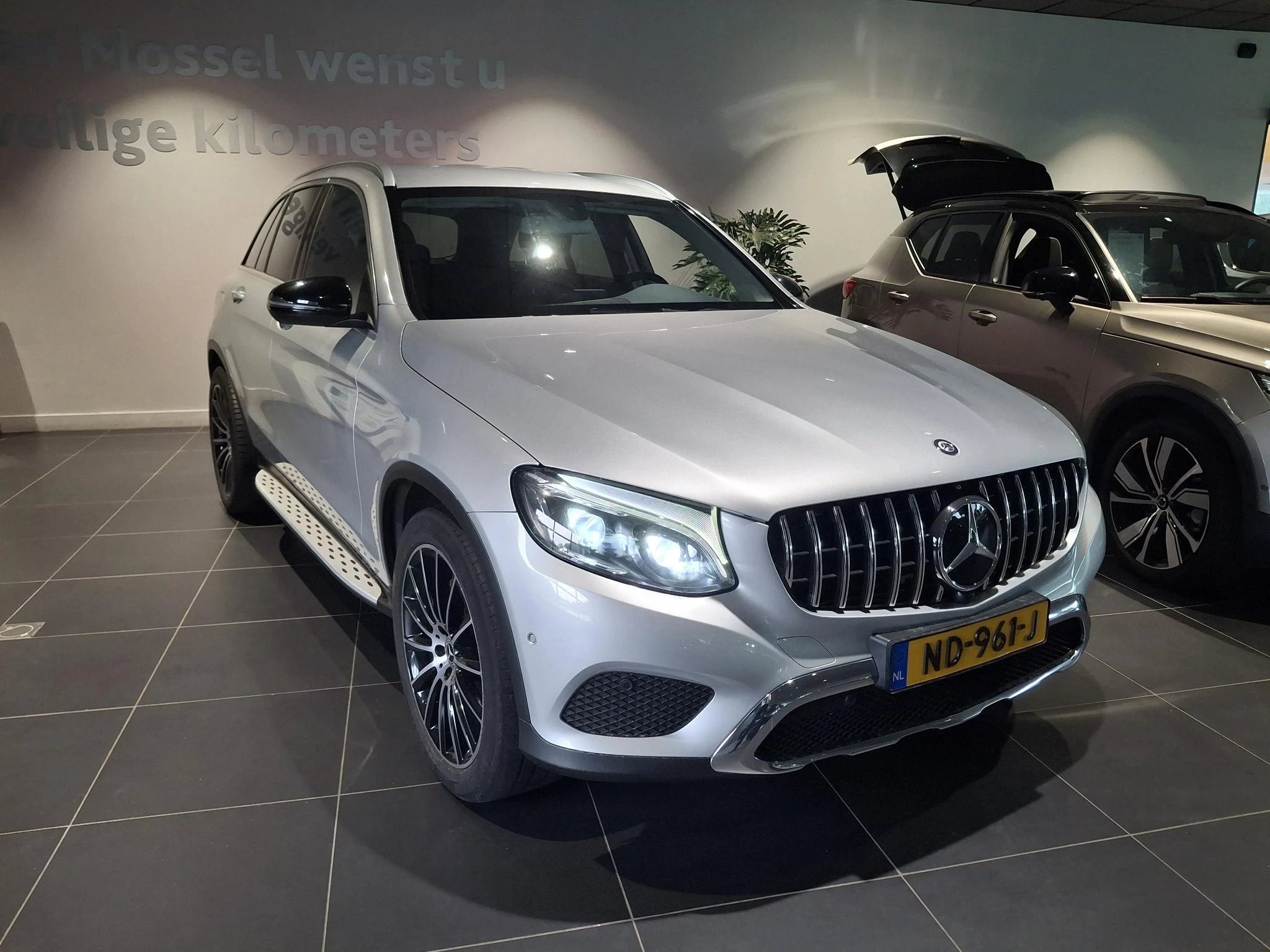Mercedes-Benz-GLC-image-2