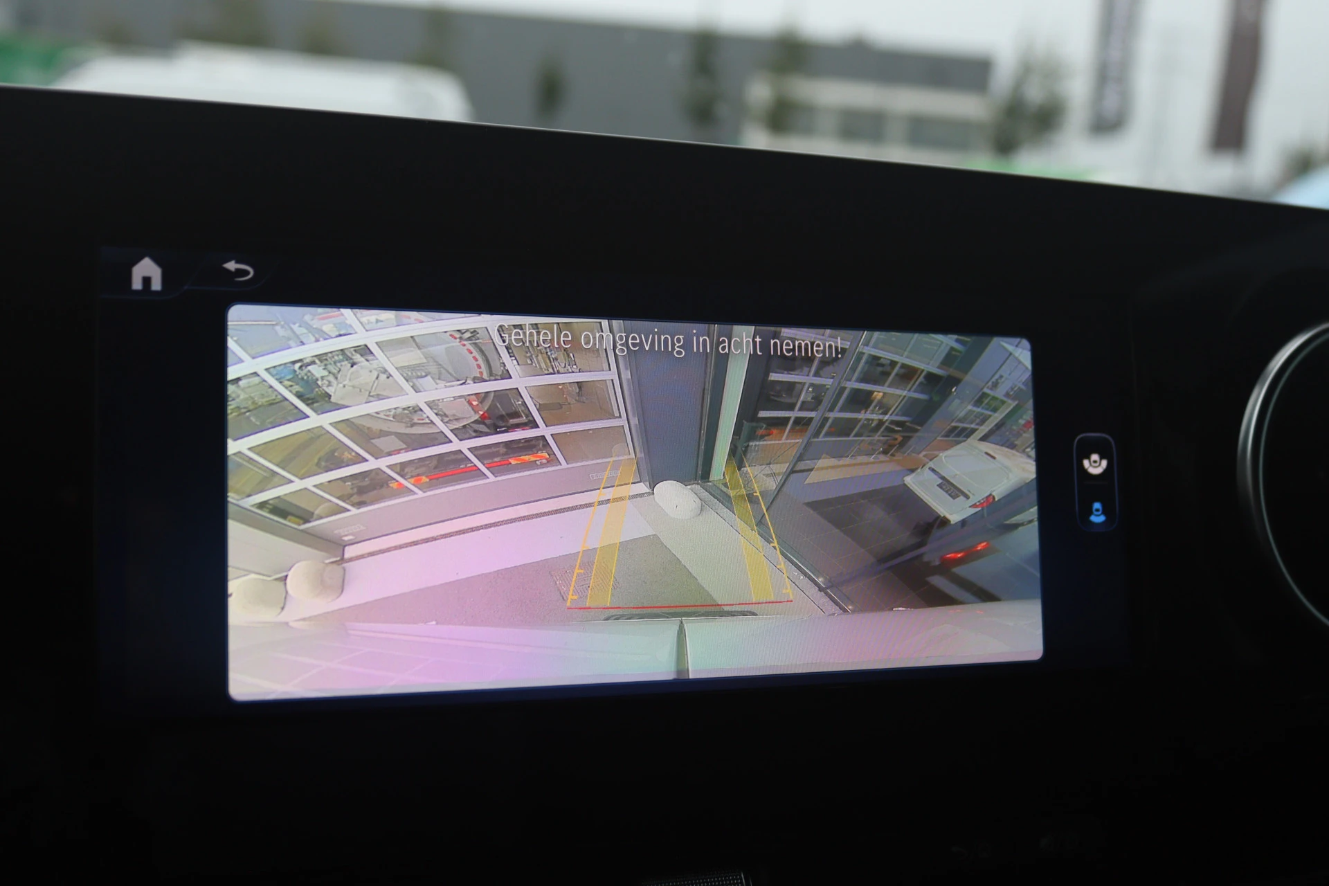 Mercedes-Benz-eSprinter-image-11