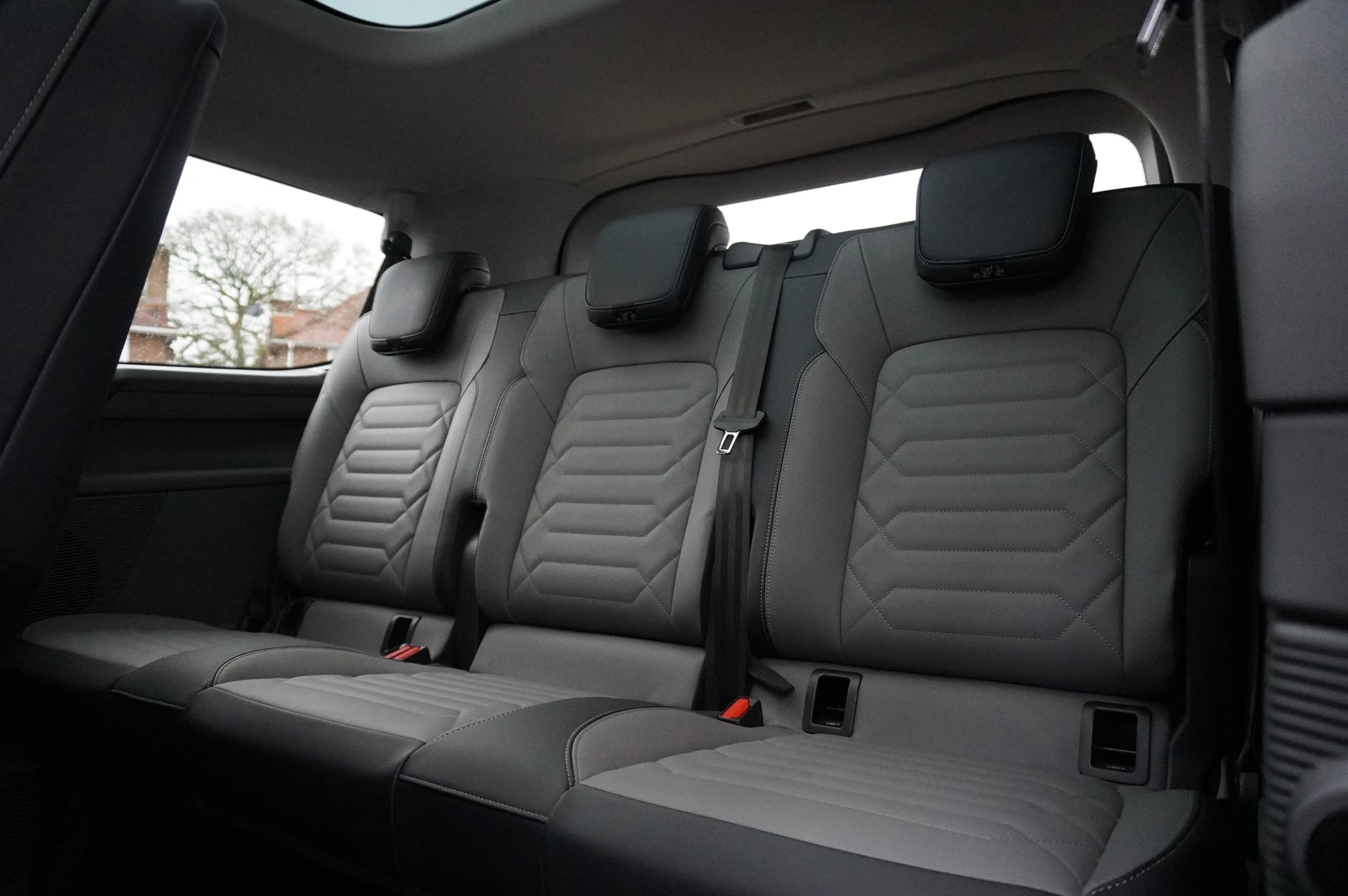 Volkswagen-Transporter-image-10