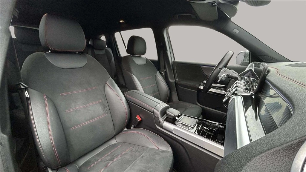 Mercedes-Benz-EQB-image-19