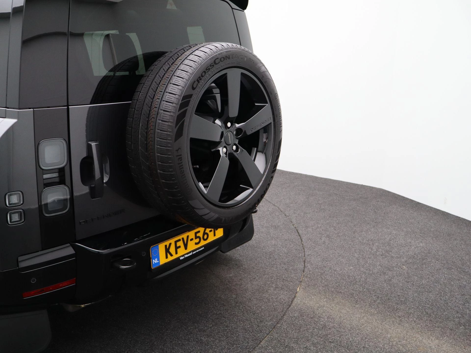 Land Rover Defender 110 2.0 P300e 110 Dynamic Edition