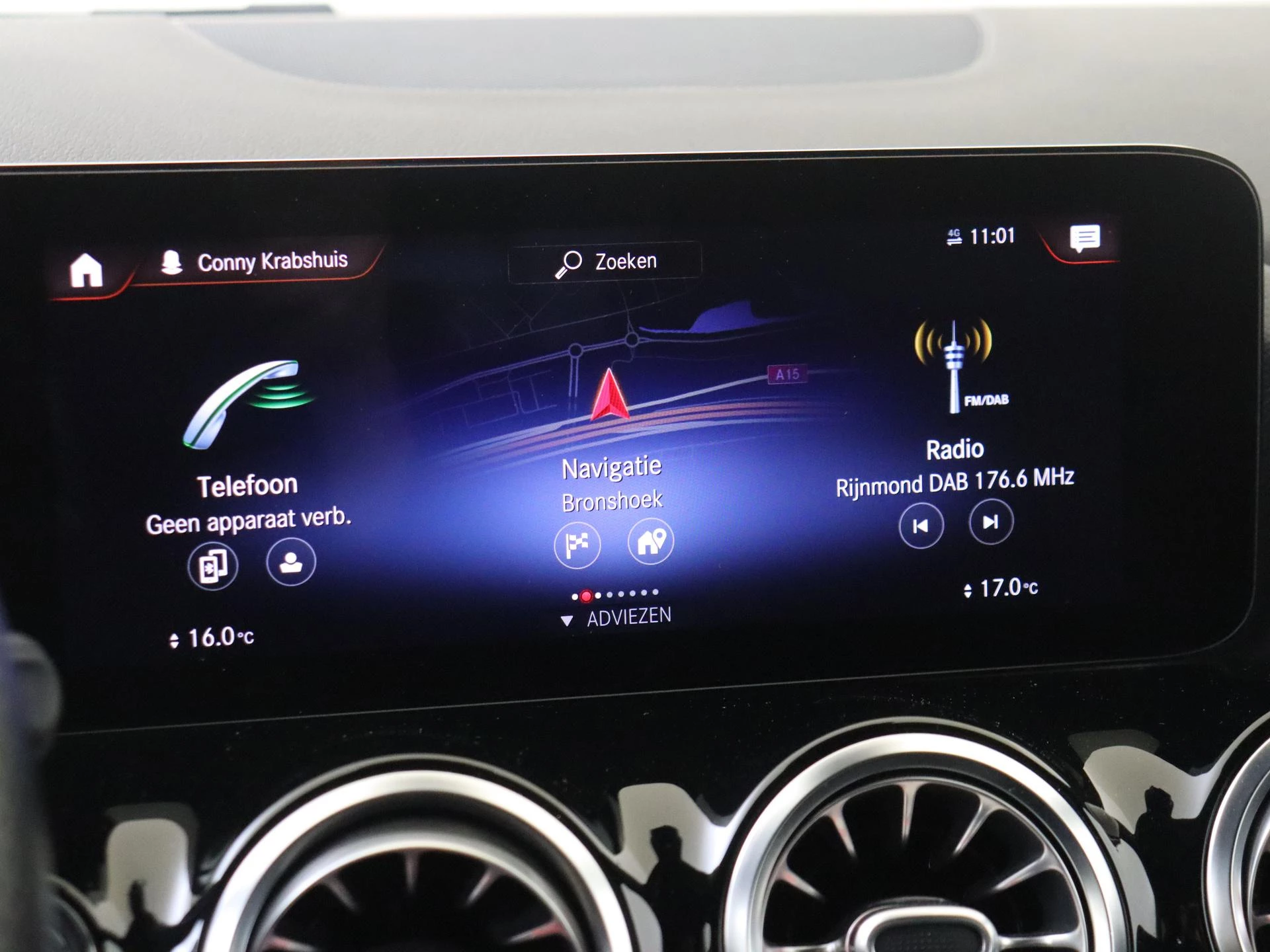 Mercedes-Benz-GLA-image-15