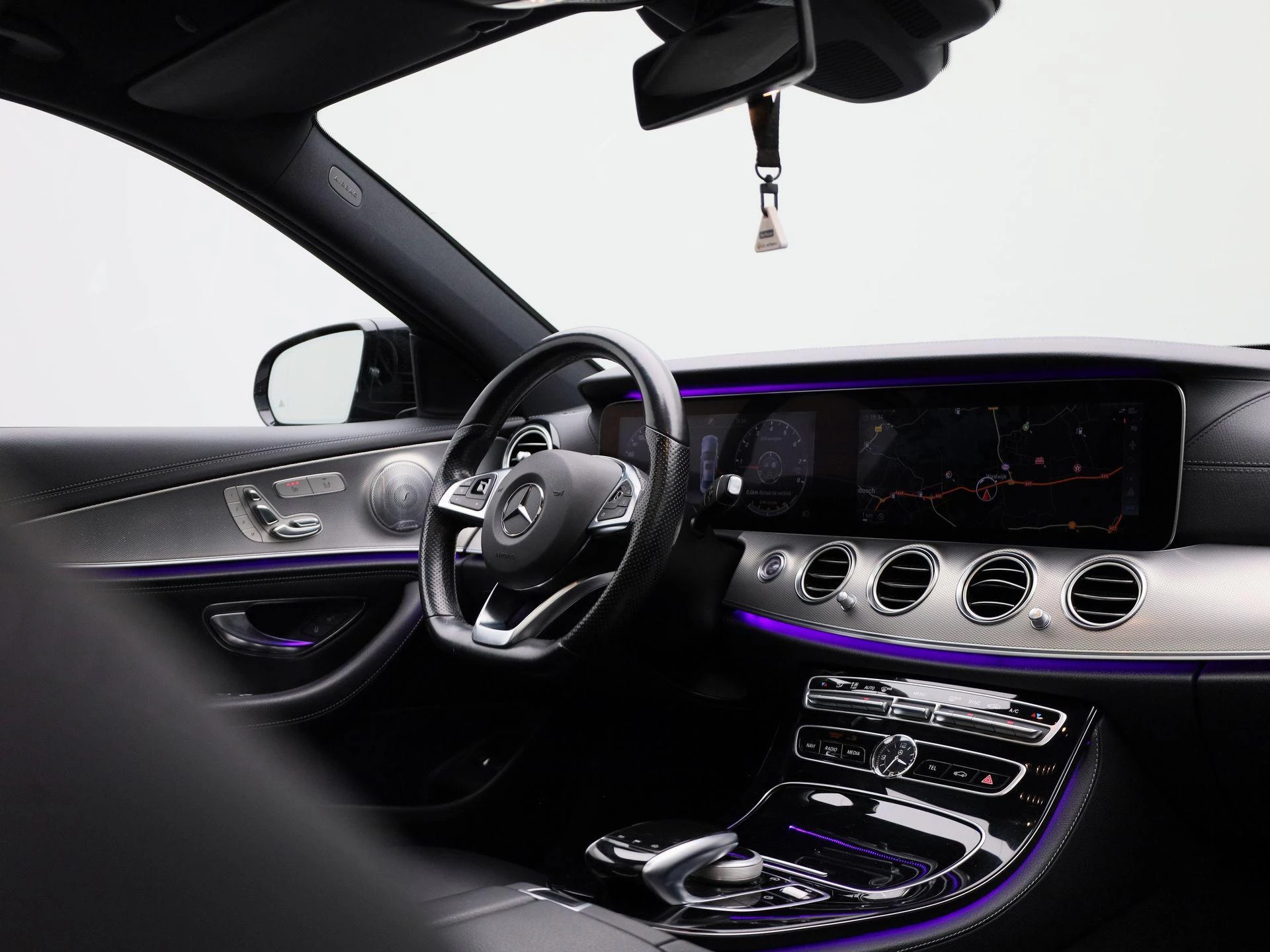 Mercedes-Benz-E-Klasse-image-40