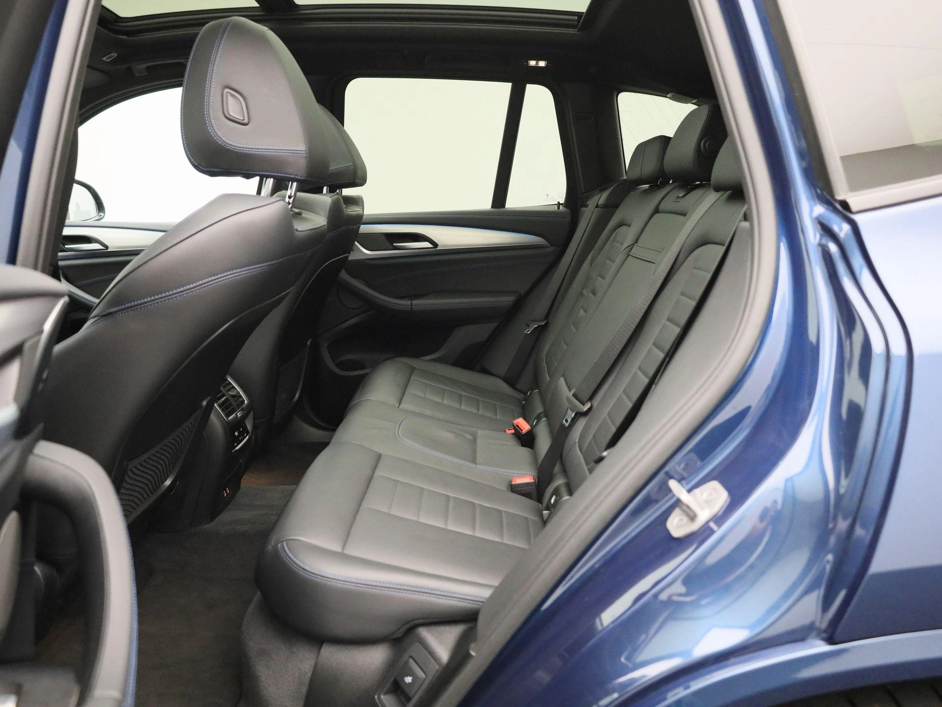 BMW-iX3-image-11