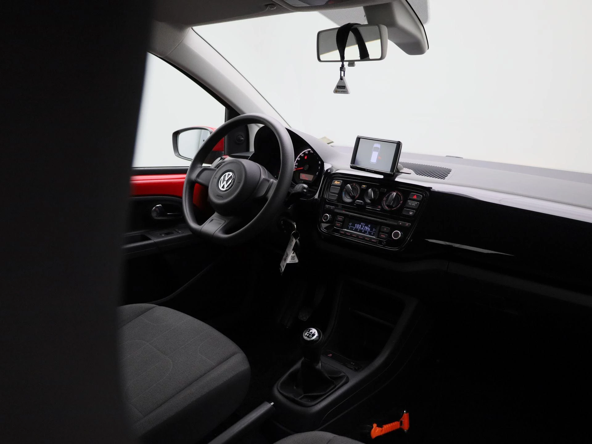 Volkswagen-up!-image-26