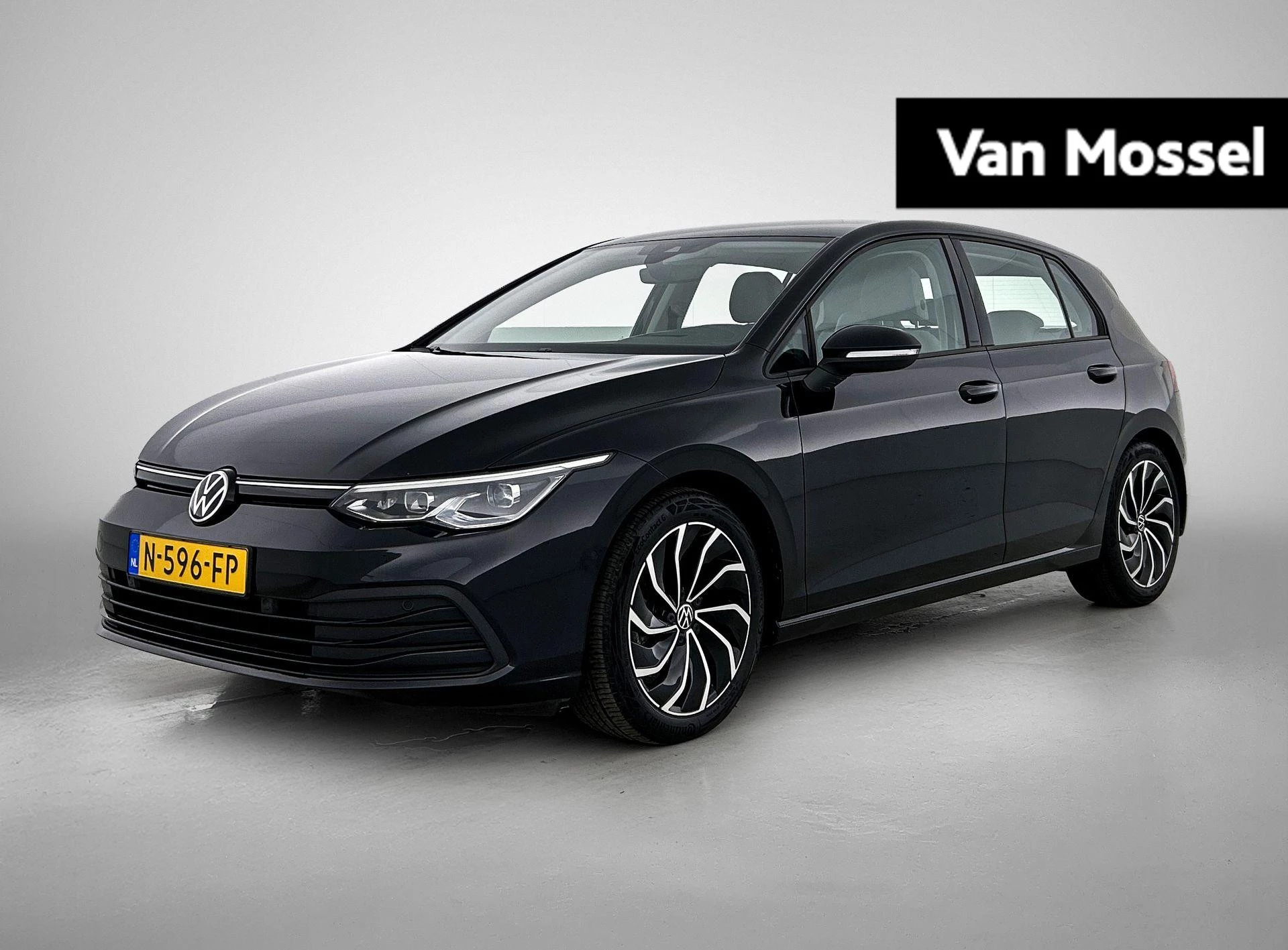 Volkswagen-Golf-image-0