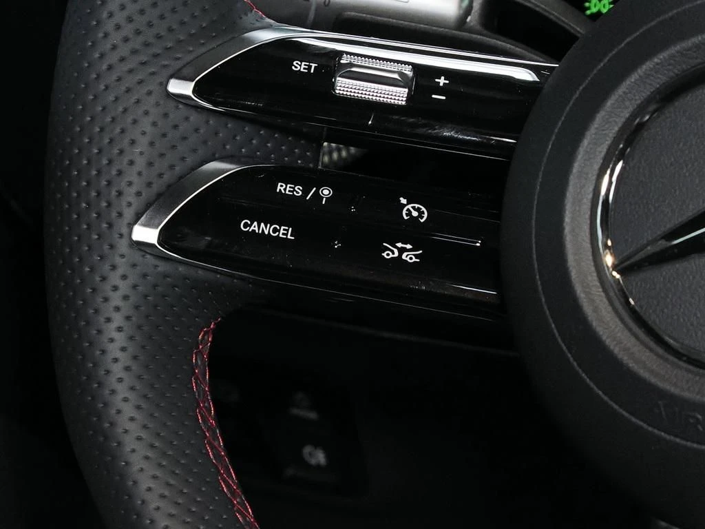 Mercedes-Benz-CLA 200-image-9