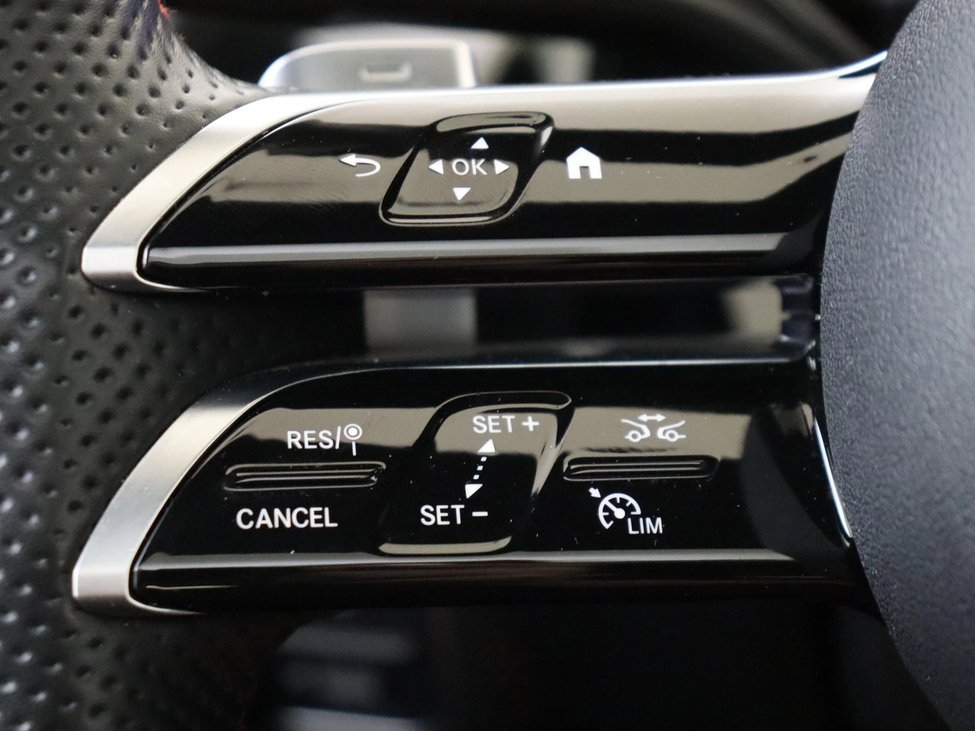 Mercedes-Benz-B-Klasse-image-11