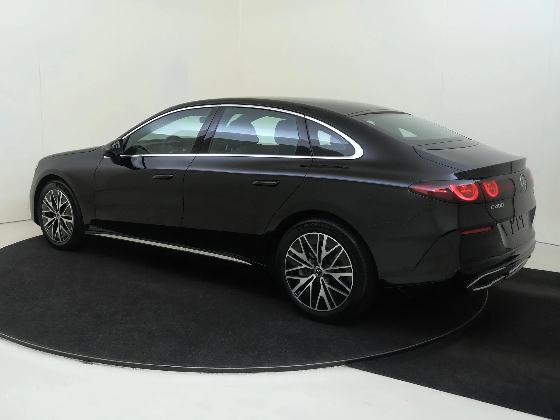 Mercedes-Benz-C-Klasse-image-2