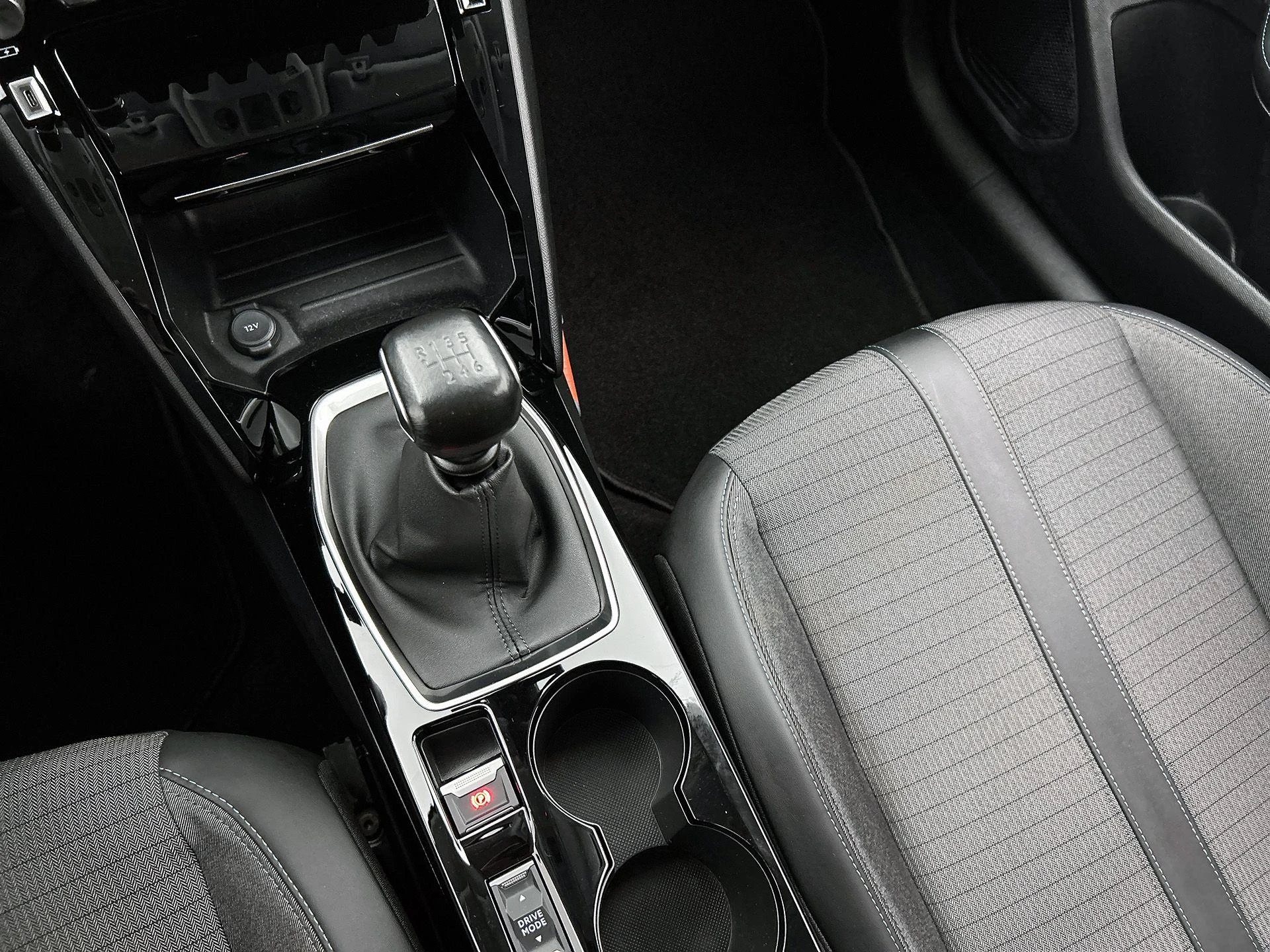 Peugeot-208-image-26
