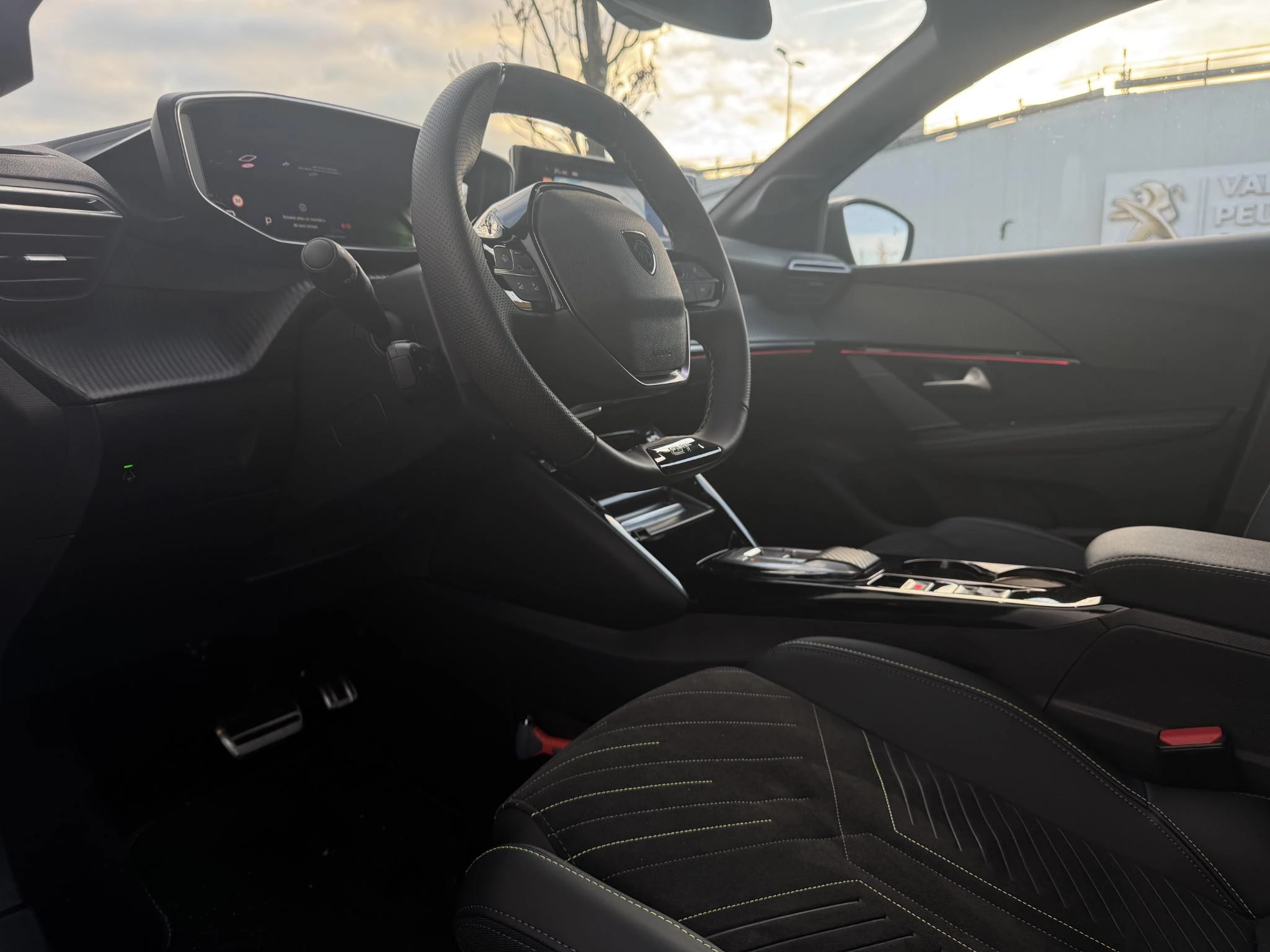 Peugeot-e-208-image-12