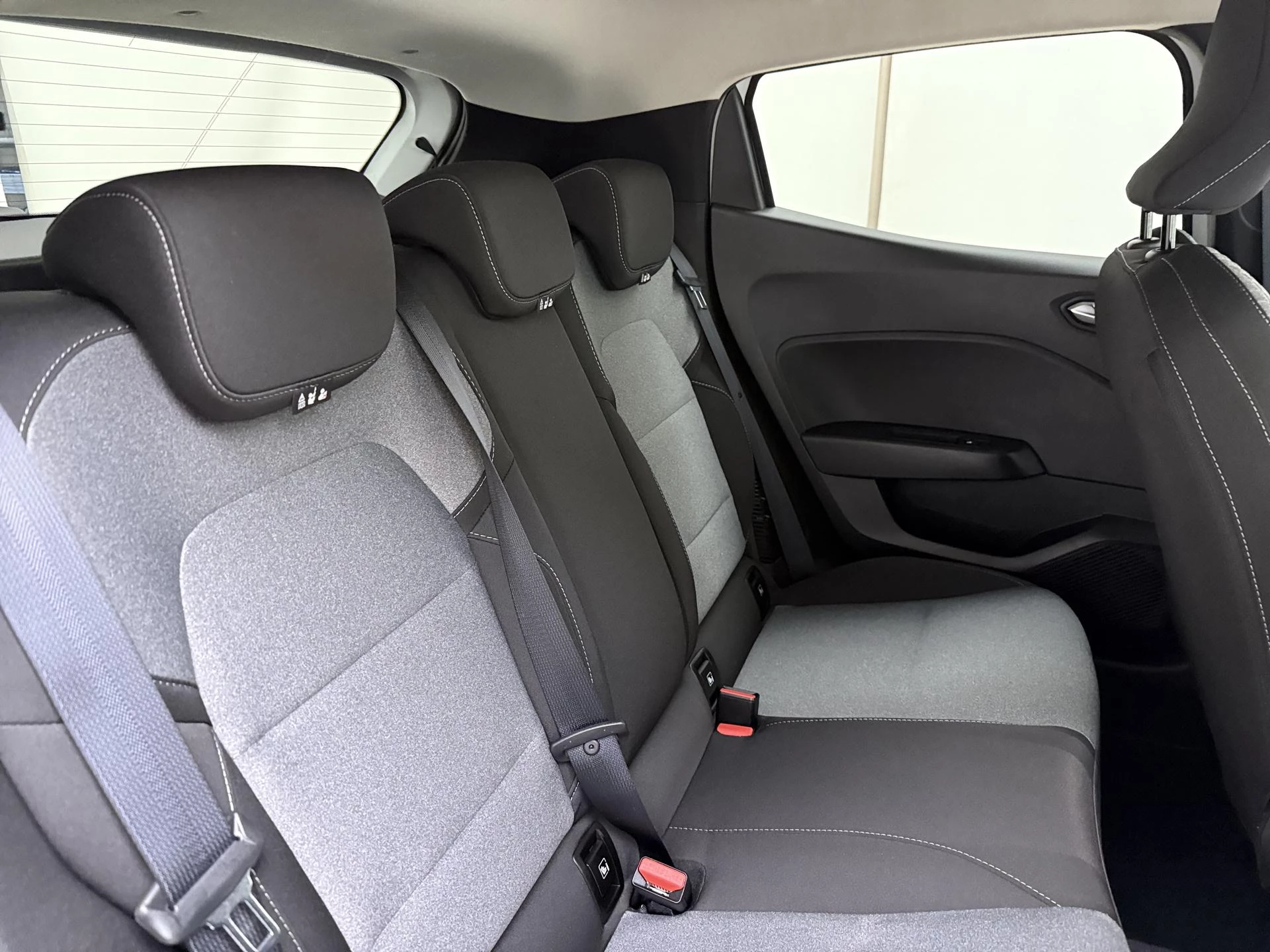Mitsubishi-Colt-image-10
