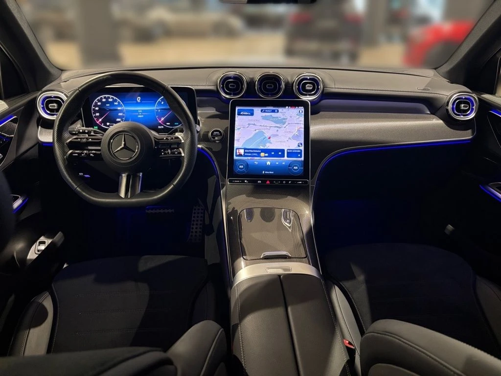 Mercedes-Benz-GLC 300 d-image-11