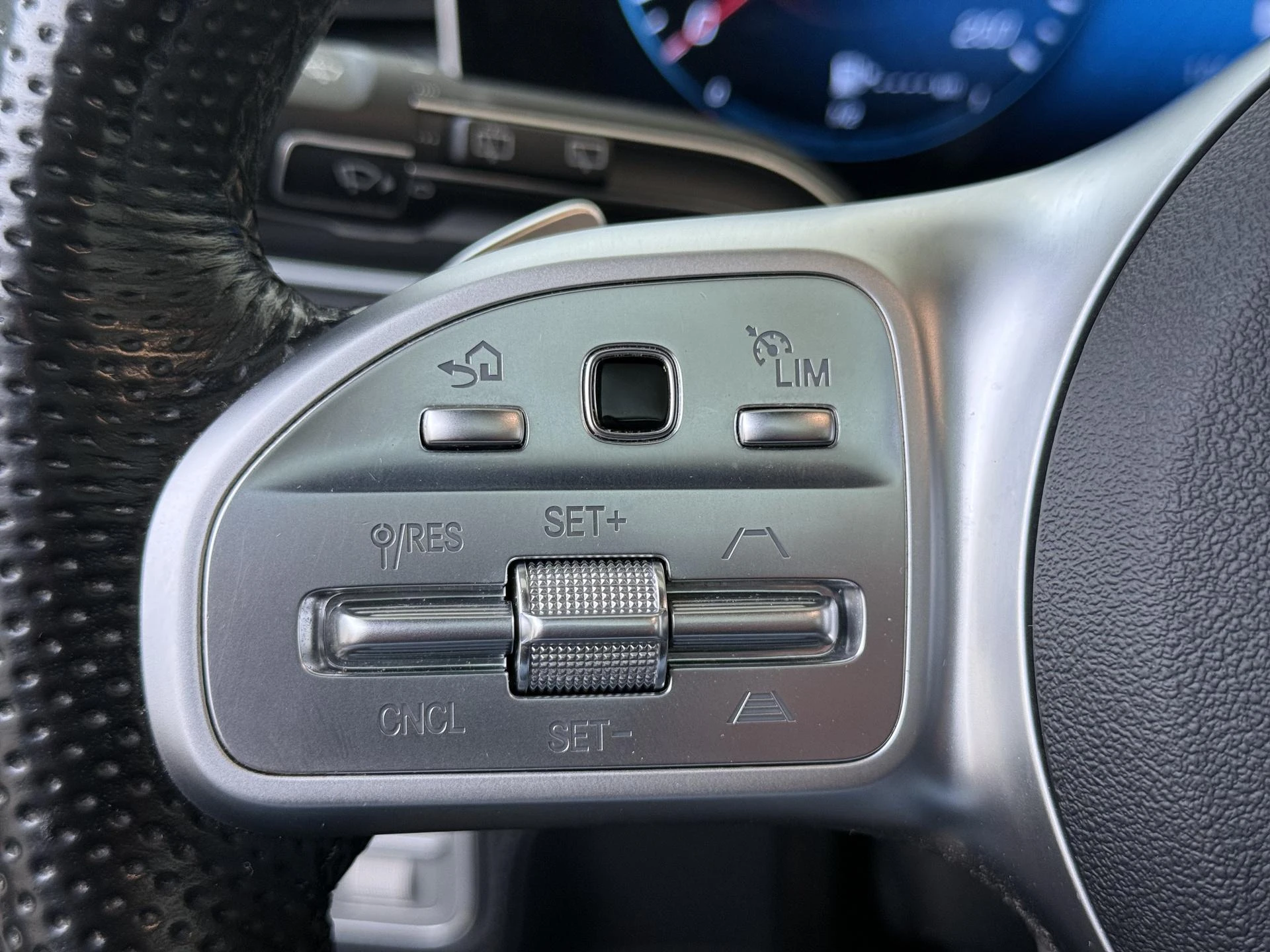 Mercedes-Benz-GLE-image-10