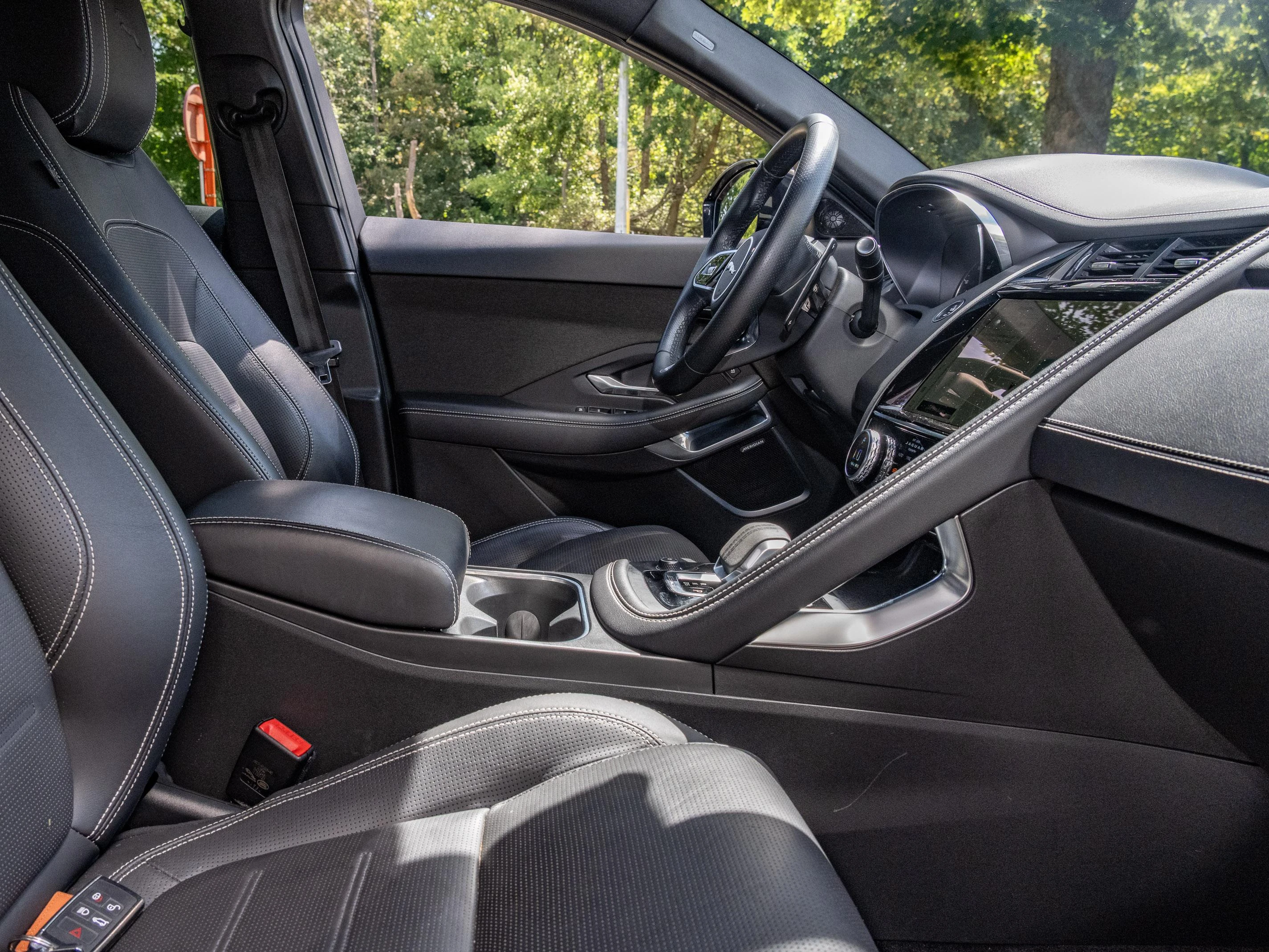 Jaguar E-PACE P300e R-Dynamic HSE