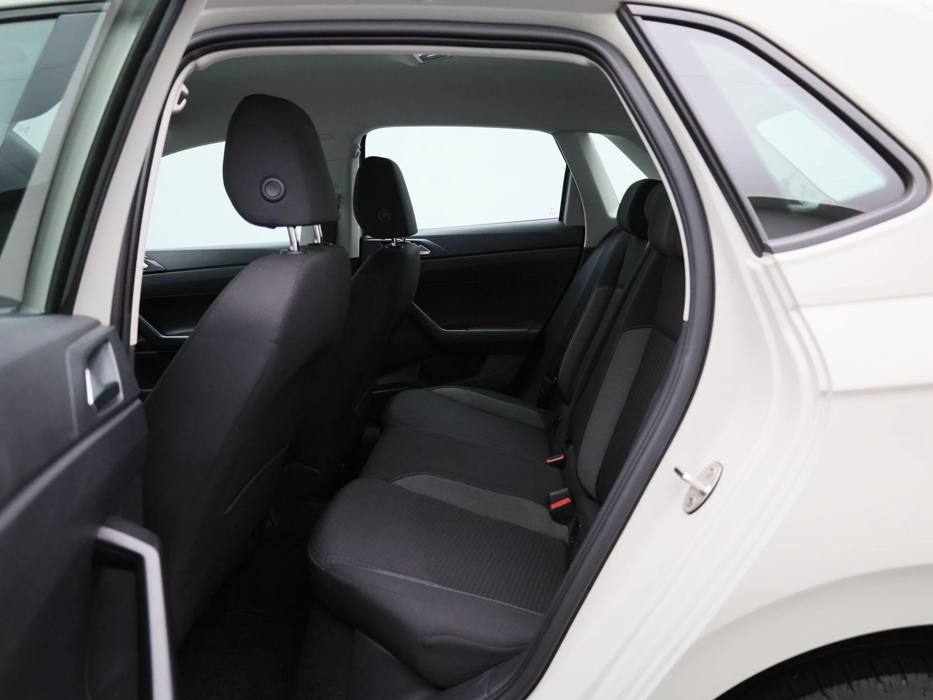 Volkswagen-Polo-image-9