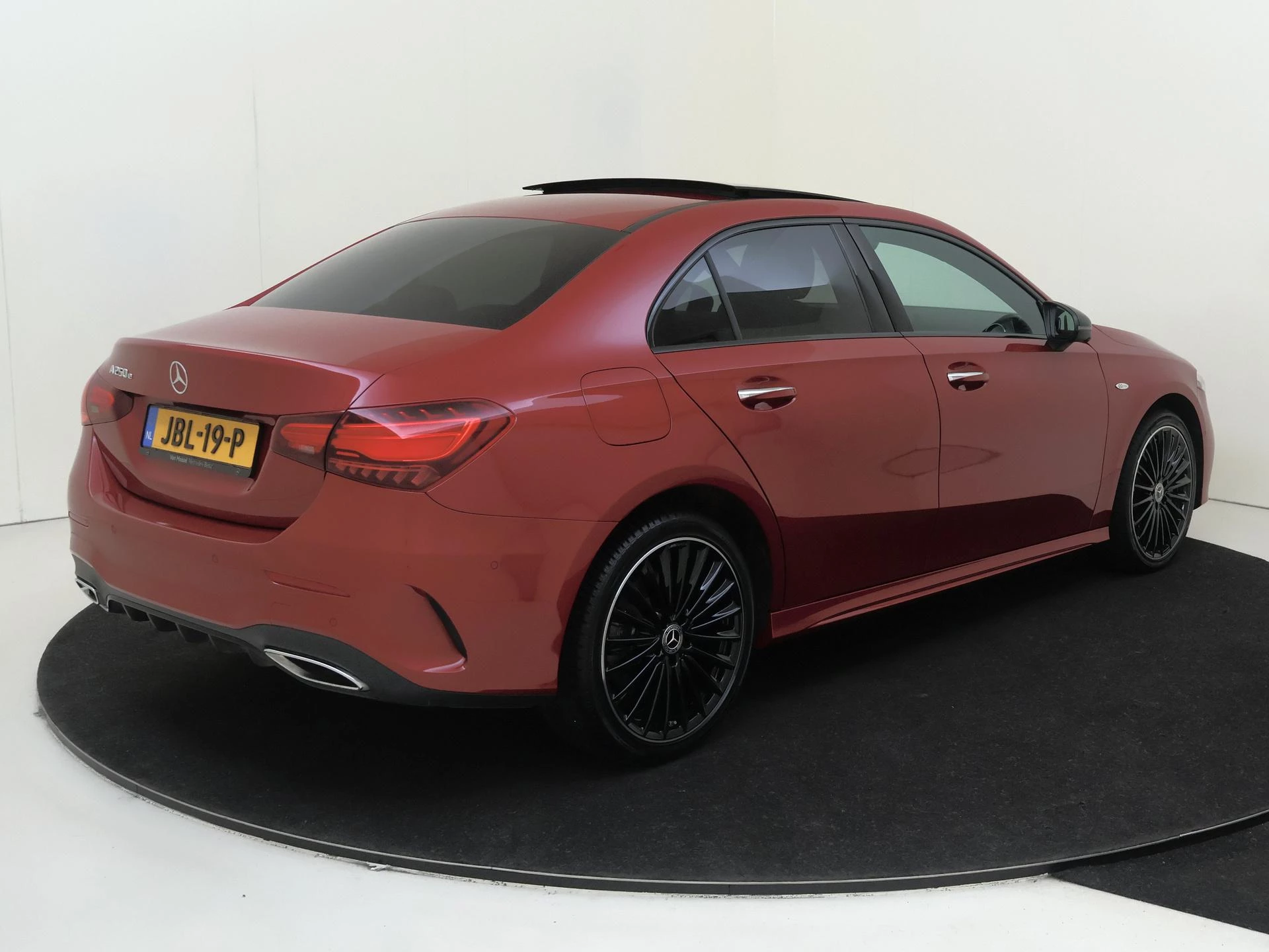 Mercedes-Benz A-Klasse 250 e Business Solution AMG