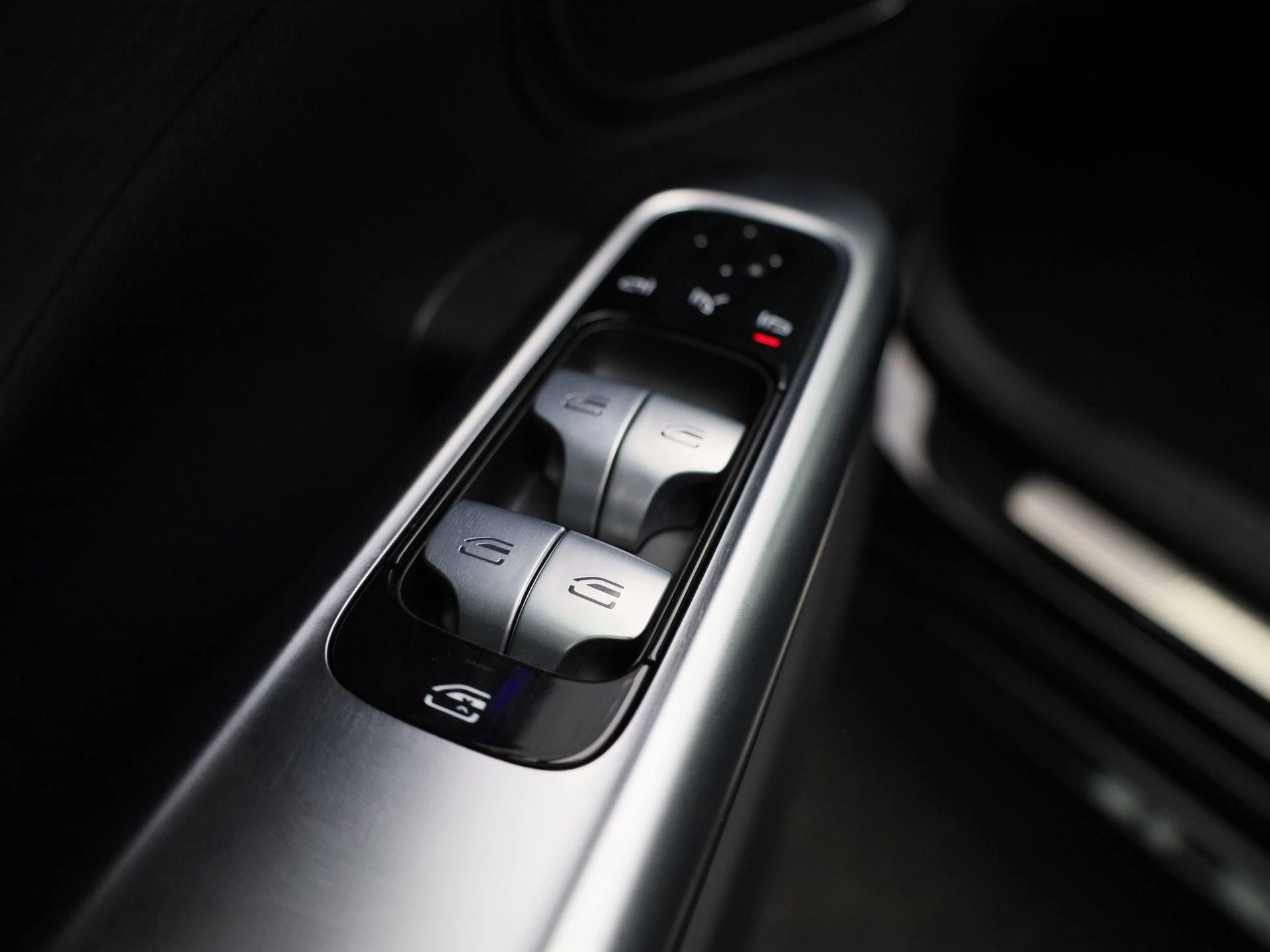 Mercedes-Benz-C-Klasse-image-24