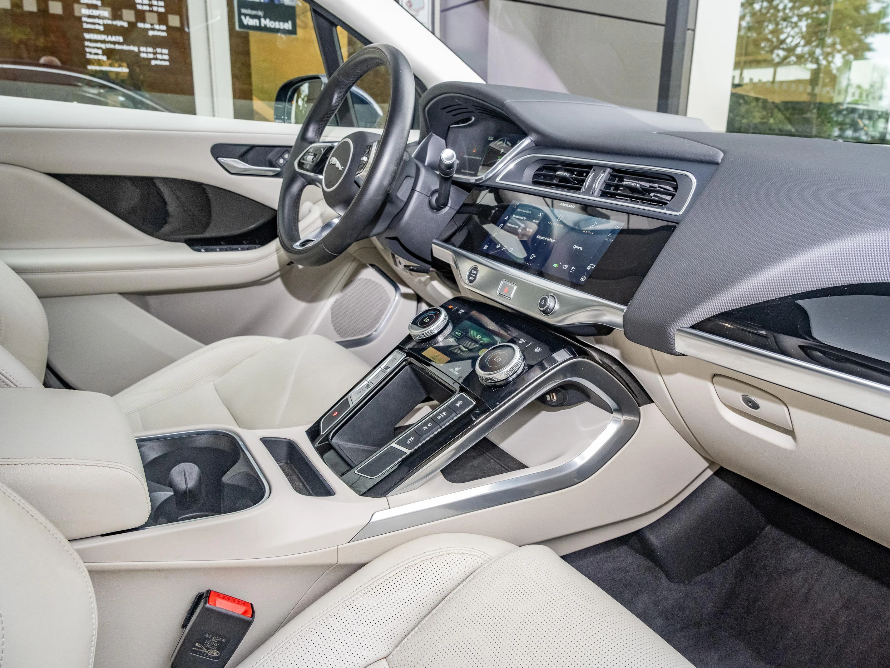 Jaguar-I-PACE-image-20