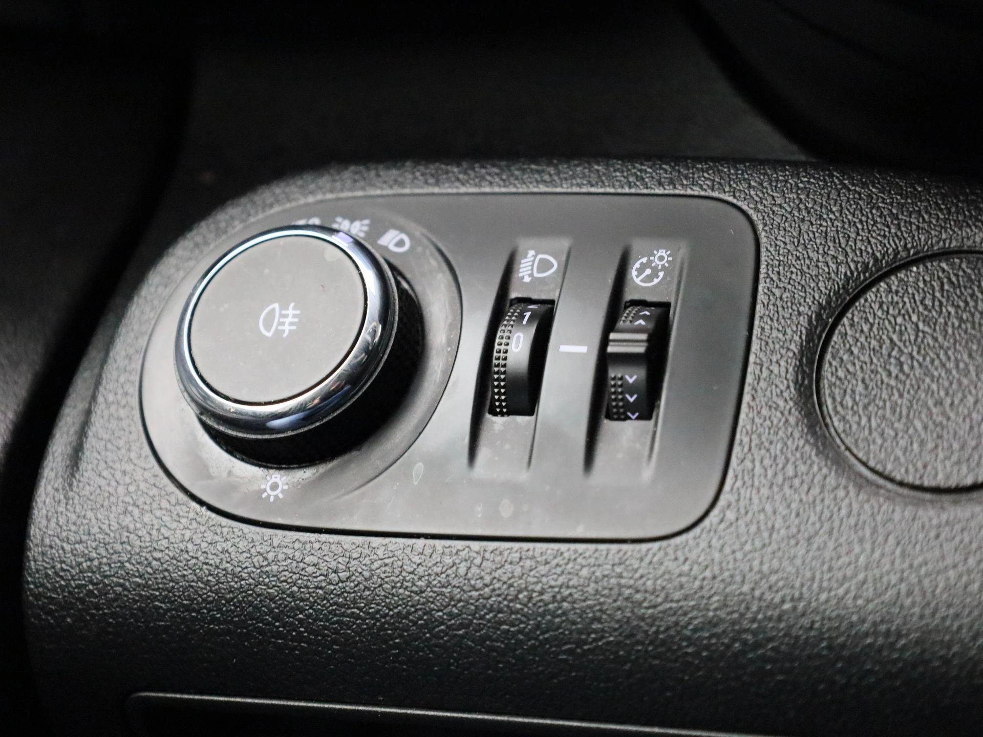 Opel-Combo Life-image-19