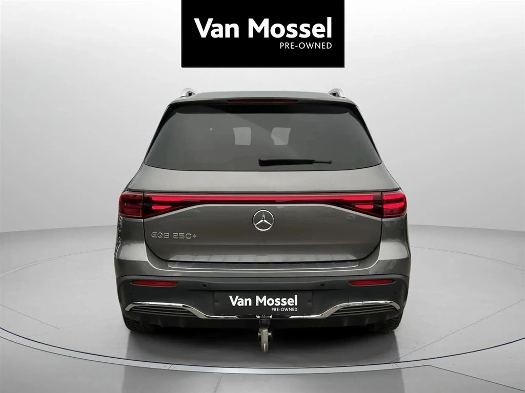 Mercedes-Benz-EQB-image-4