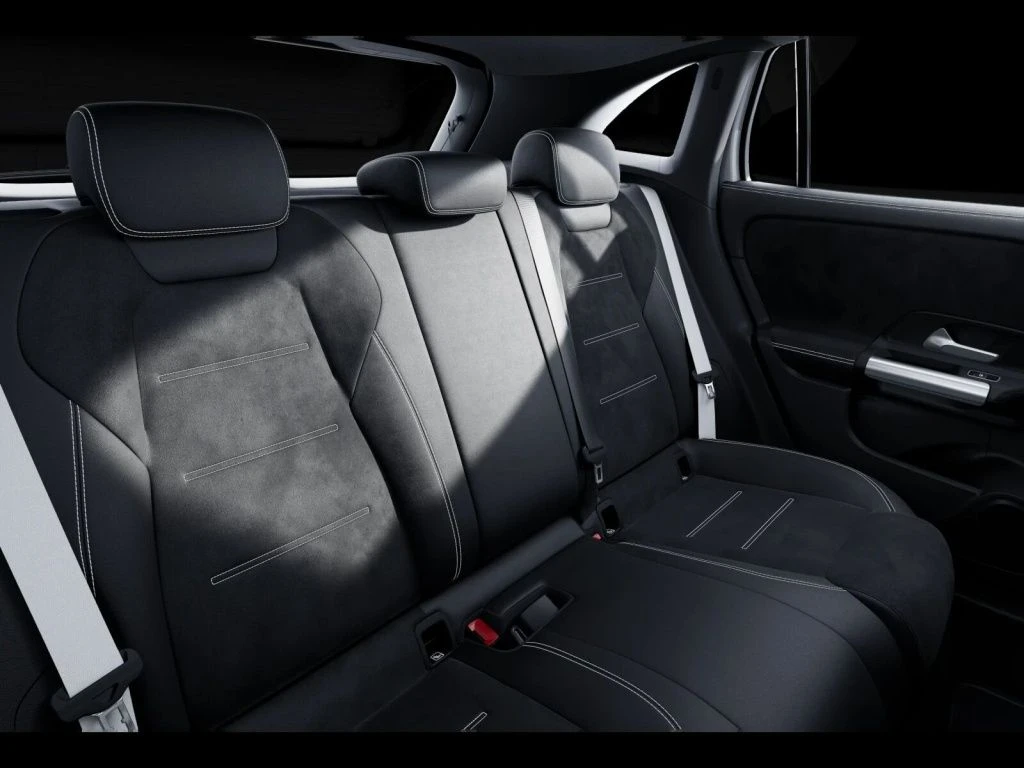 Mercedes-Benz-GLA 200-image-10