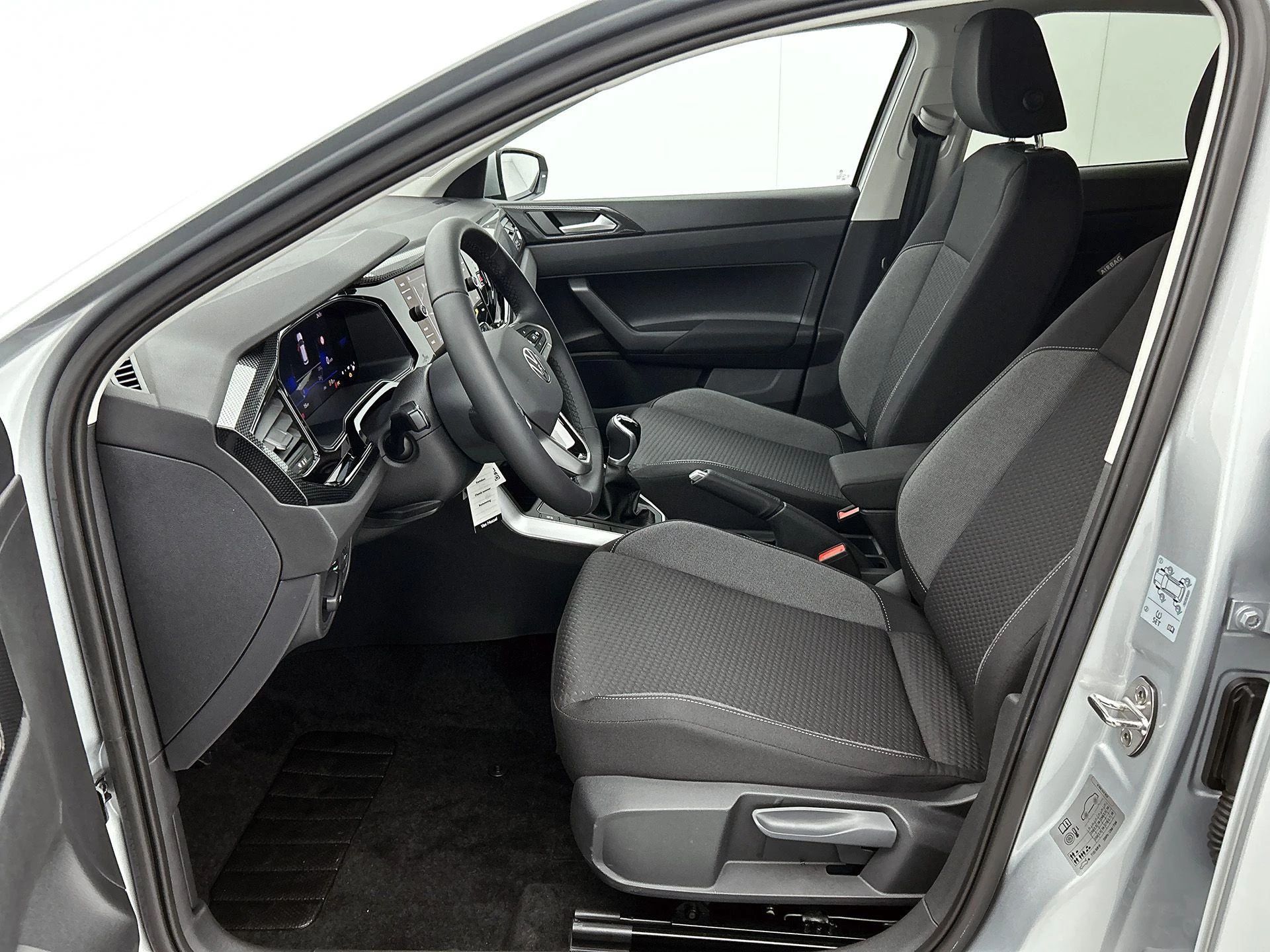 Volkswagen-Polo-image-9