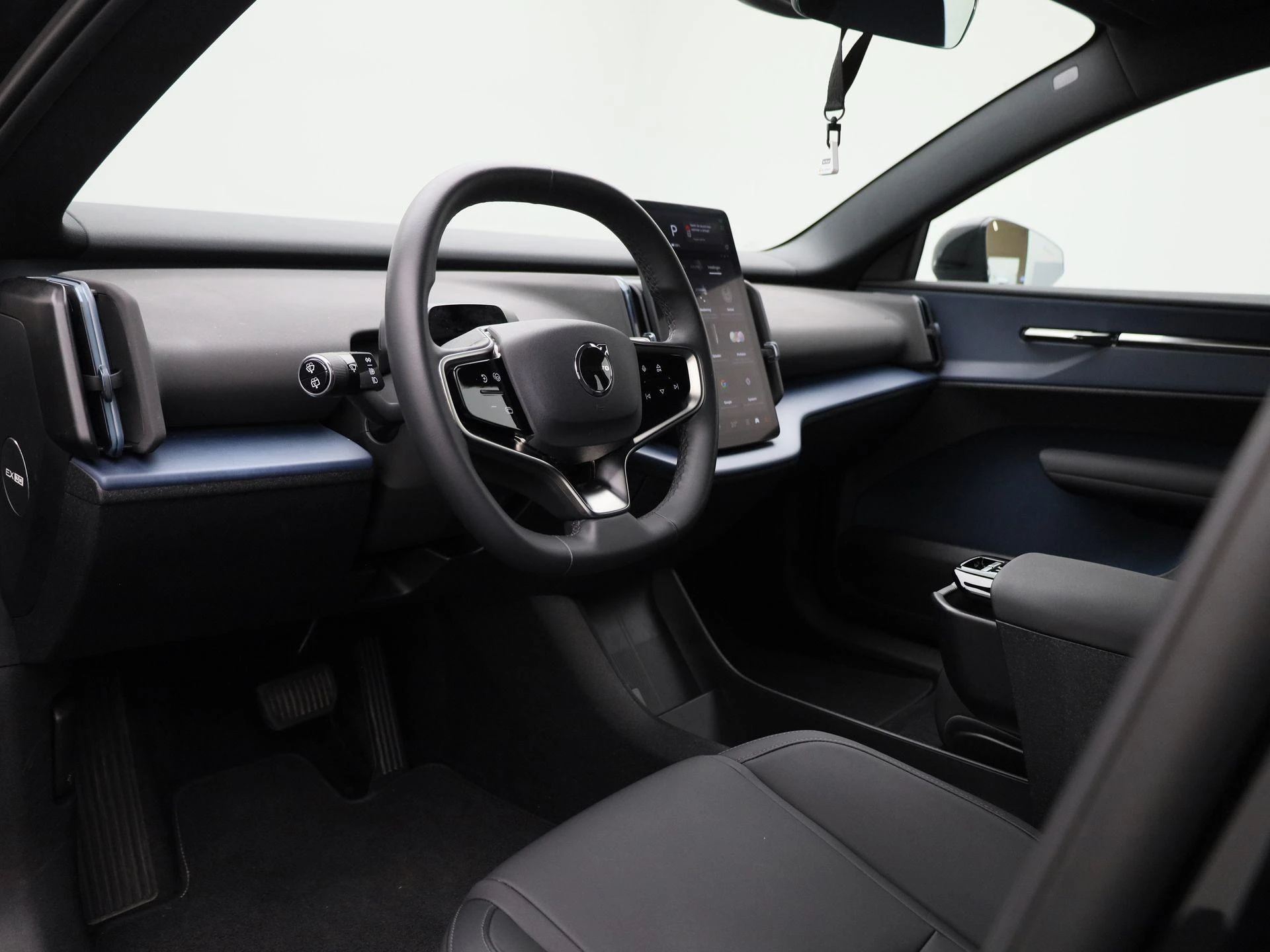 Volvo-EX30-image-28