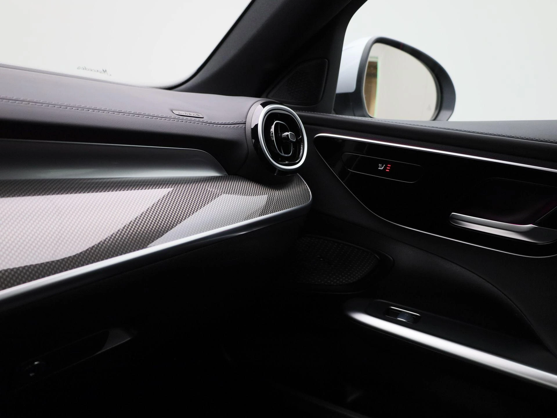 Mercedes-Benz-C-Klasse-image-28