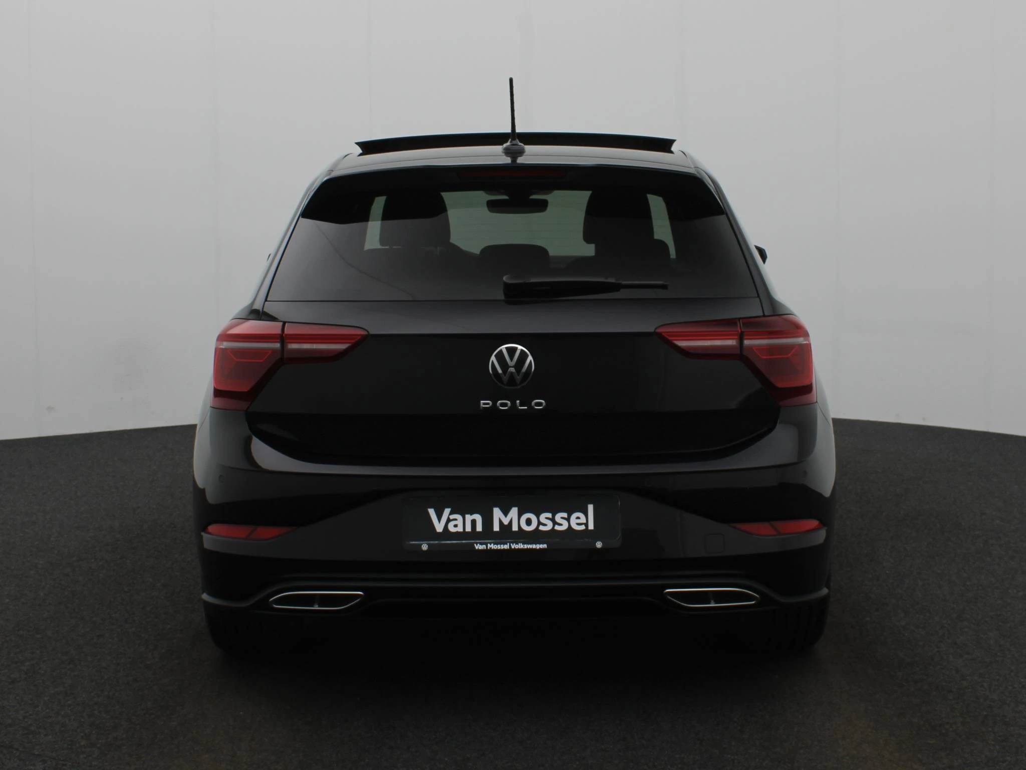 Volkswagen-Polo-image-4