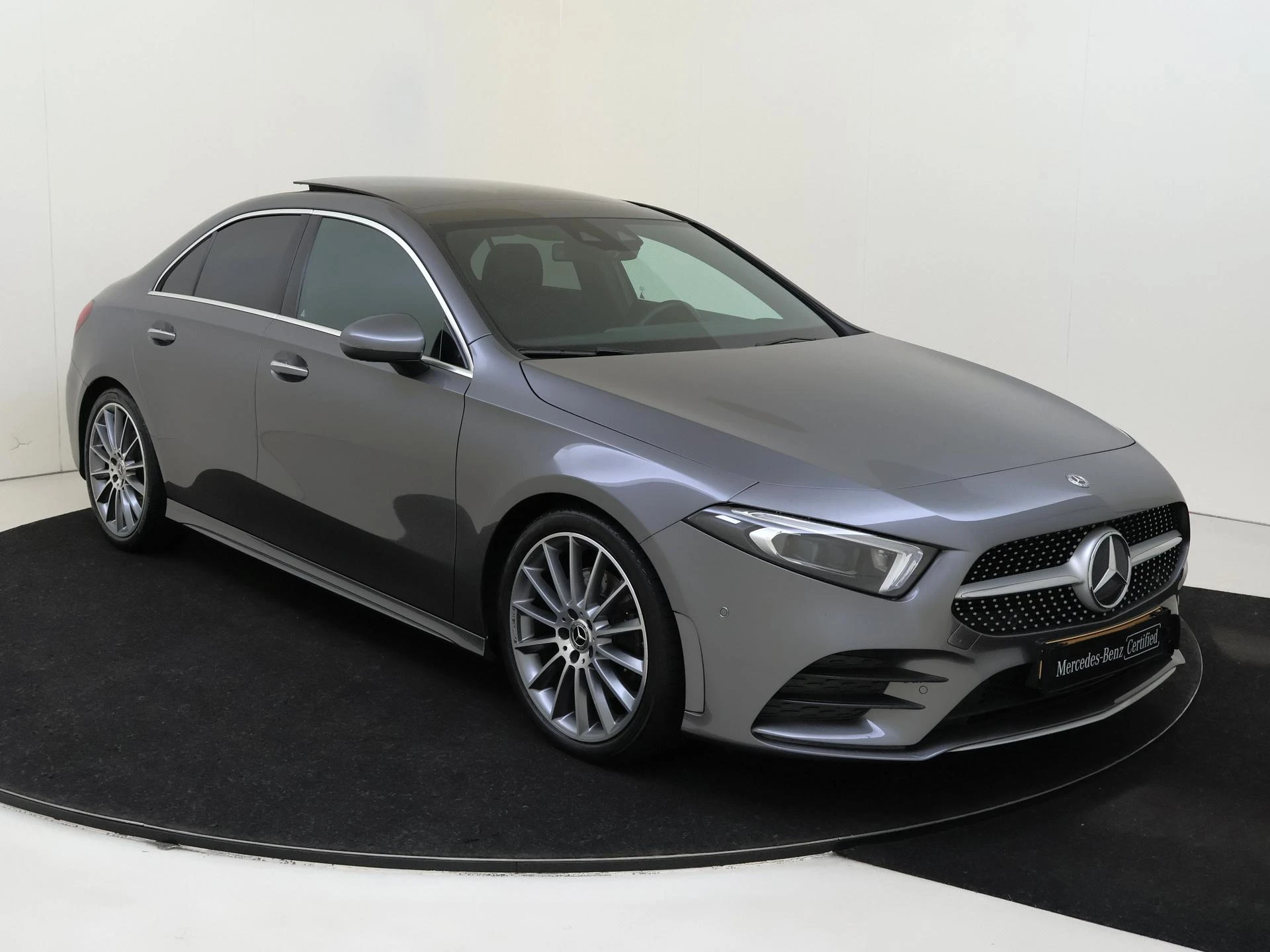 Mercedes-Benz-A-Klasse-image-1