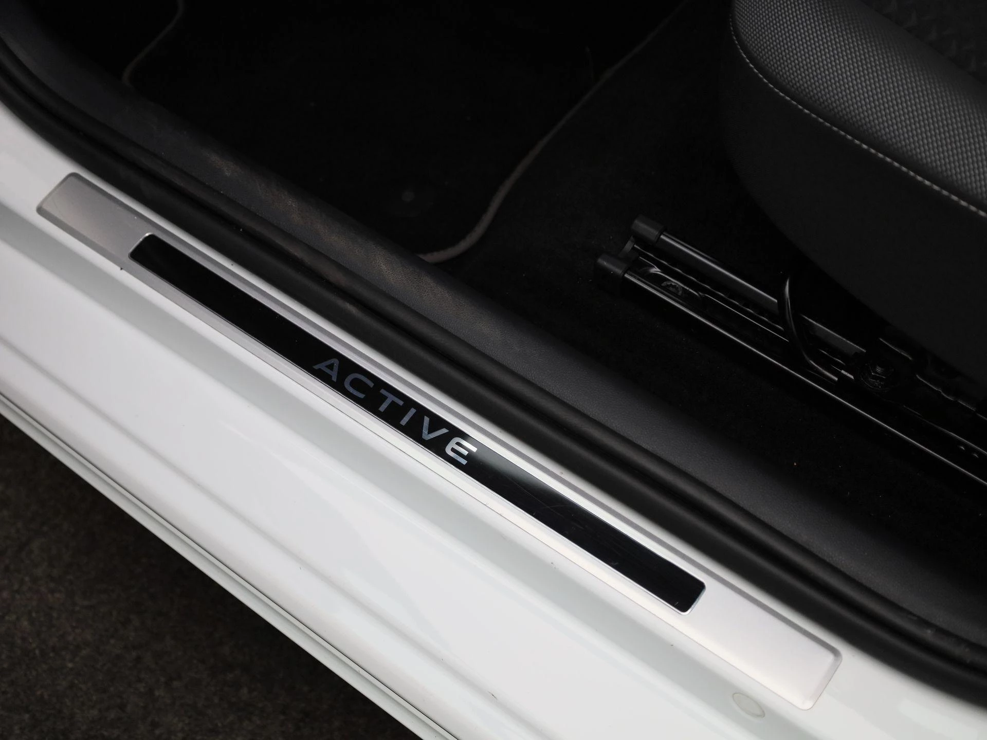 Volkswagen-e-up!-image-26