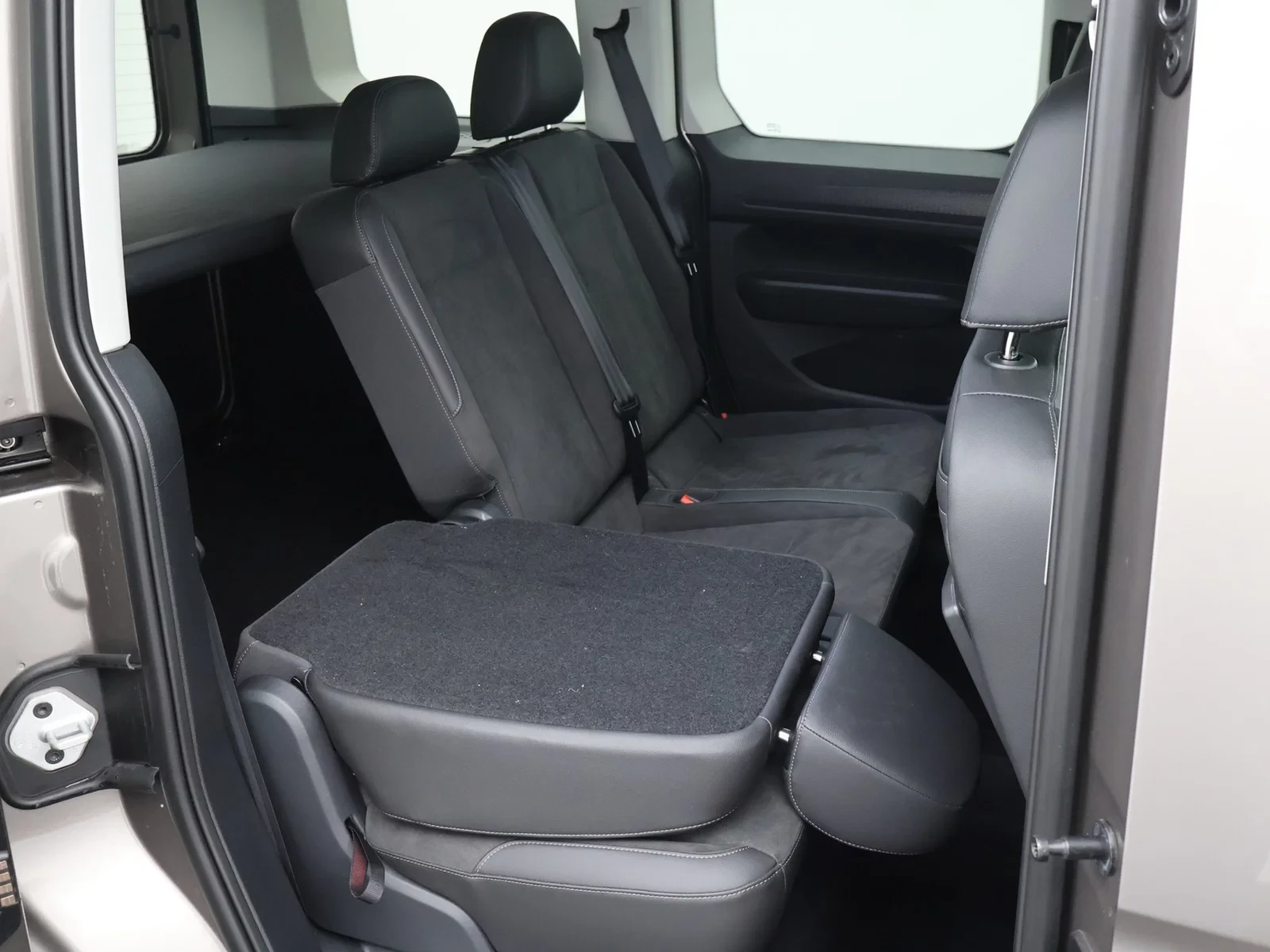 Volkswagen-Caddy-image-10