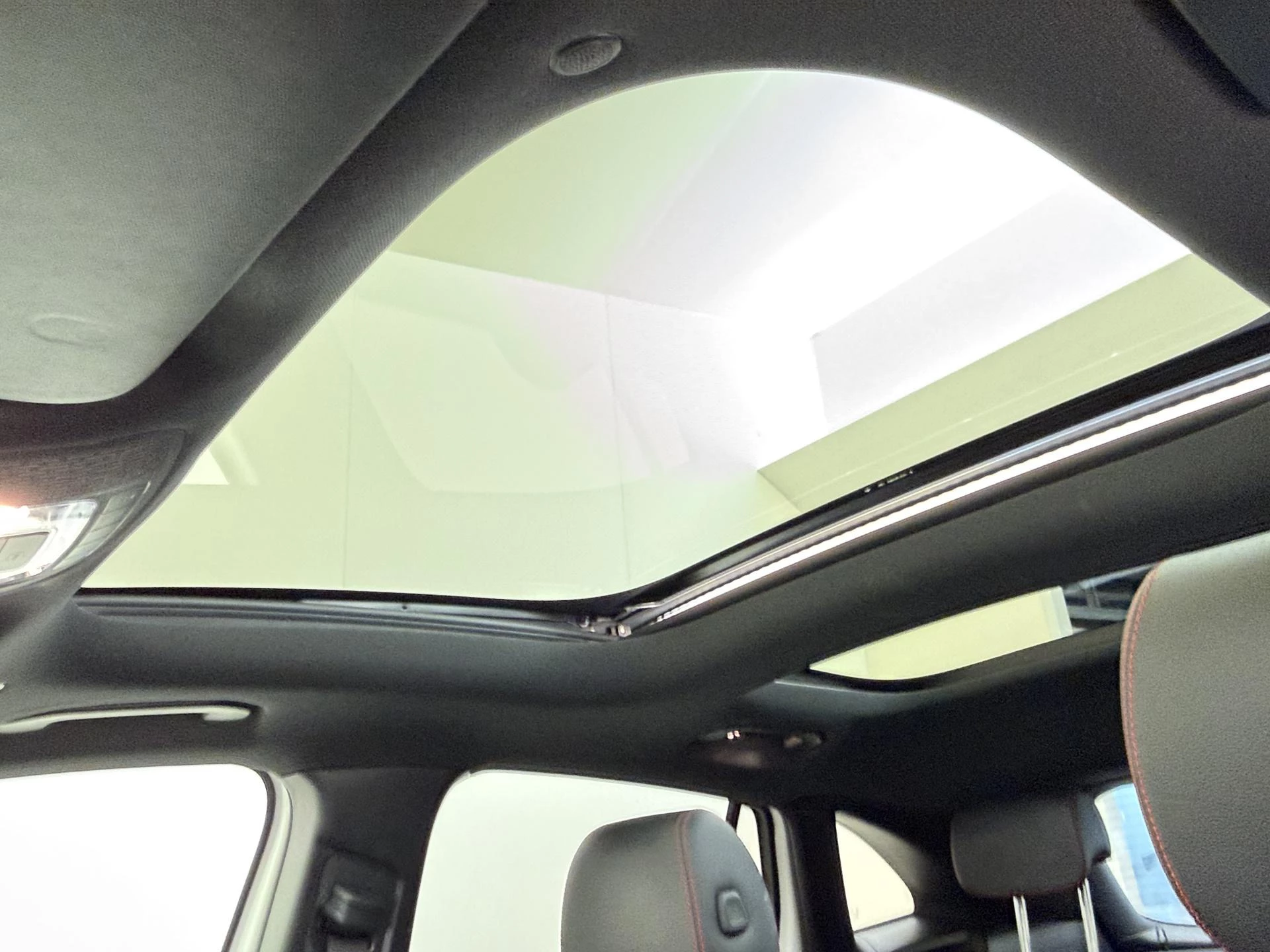 Mercedes-Benz-GLA-image-27