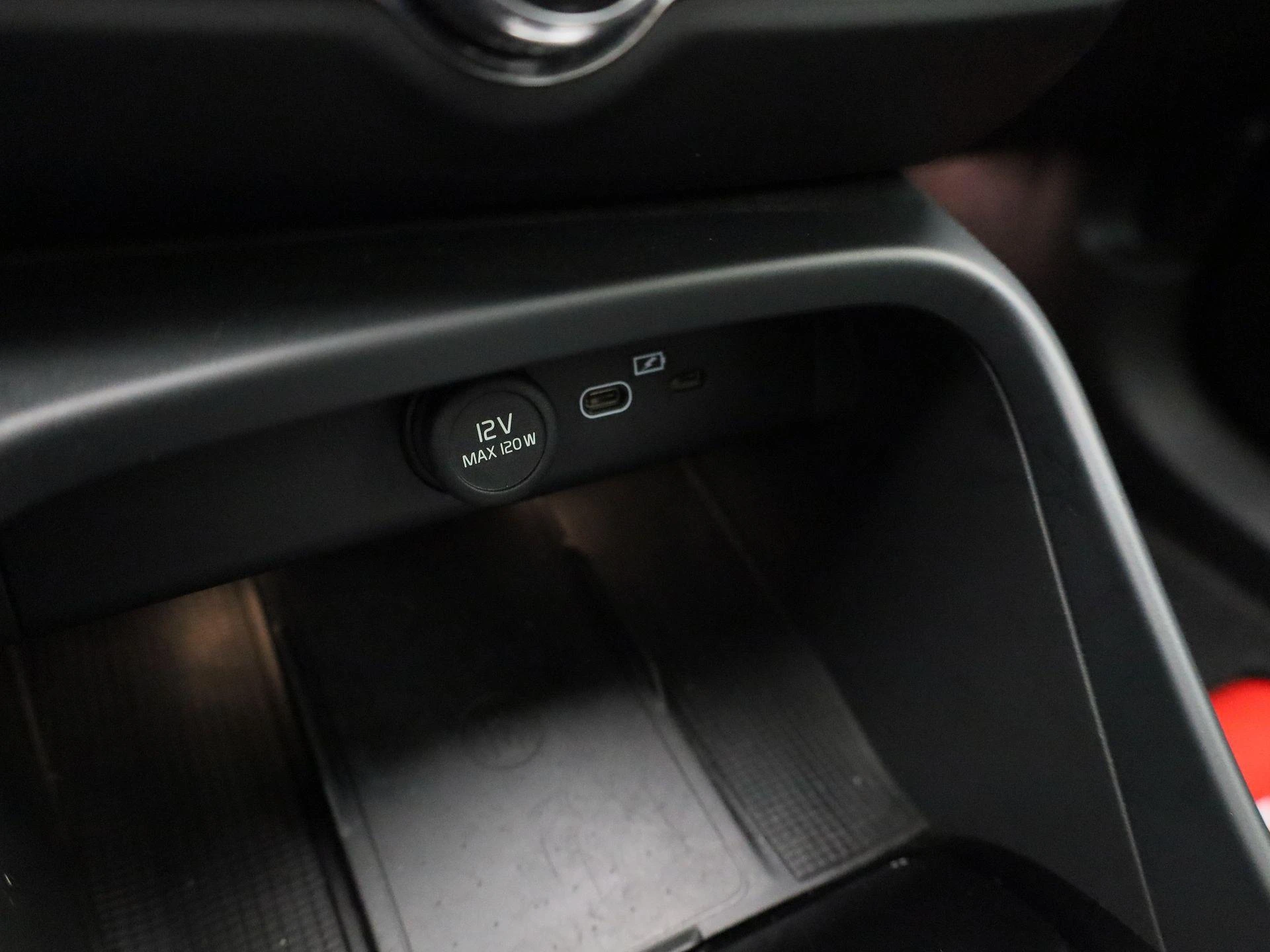 Volvo-C40-image-26