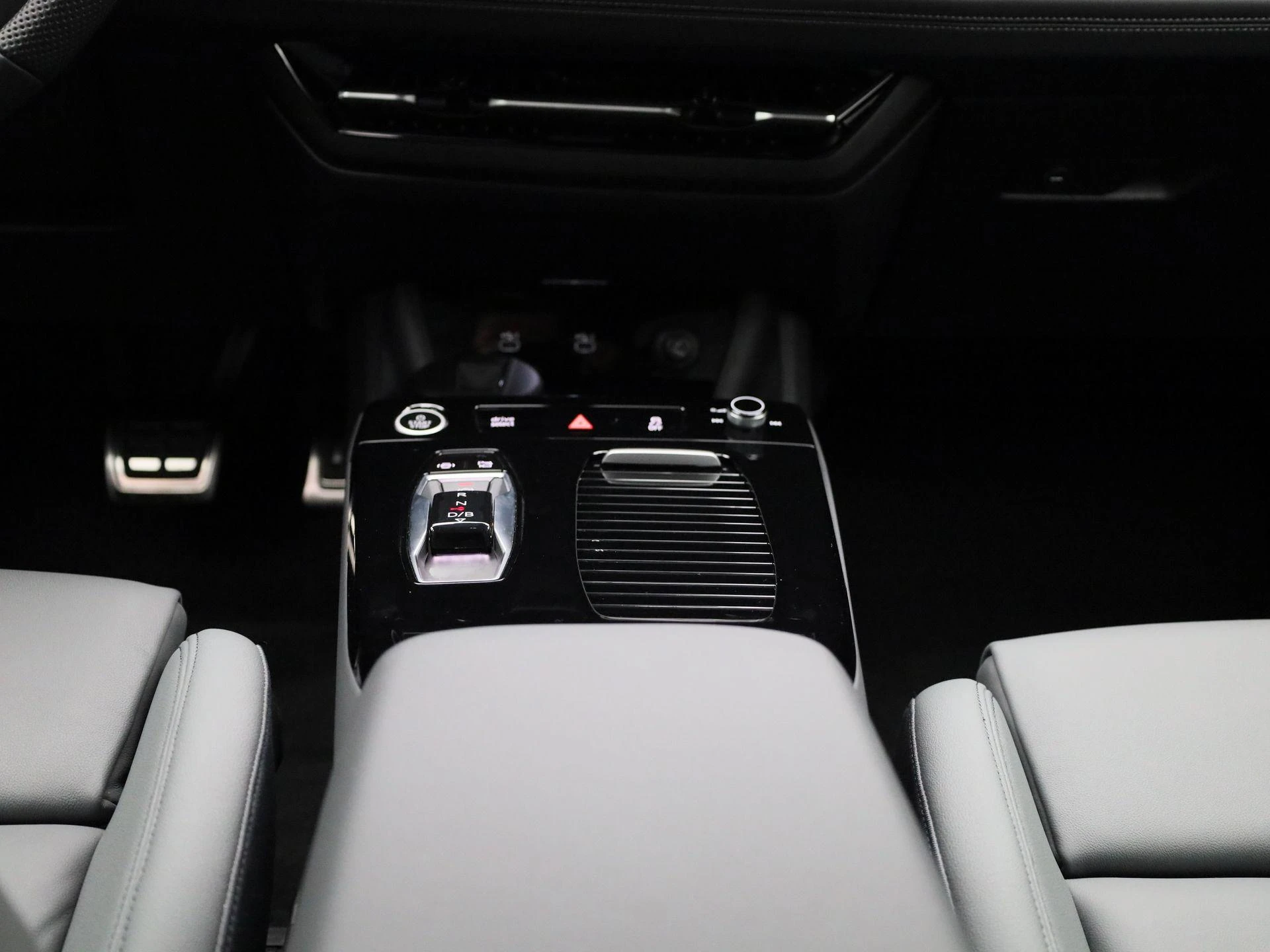 Audi-Q6 e-tron-image-9