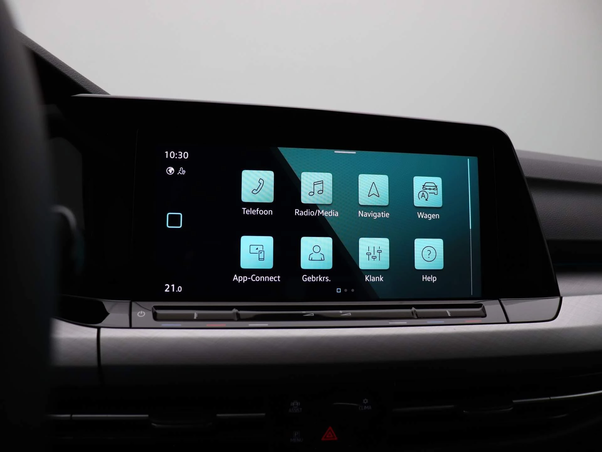 Volkswagen-Golf-image-27