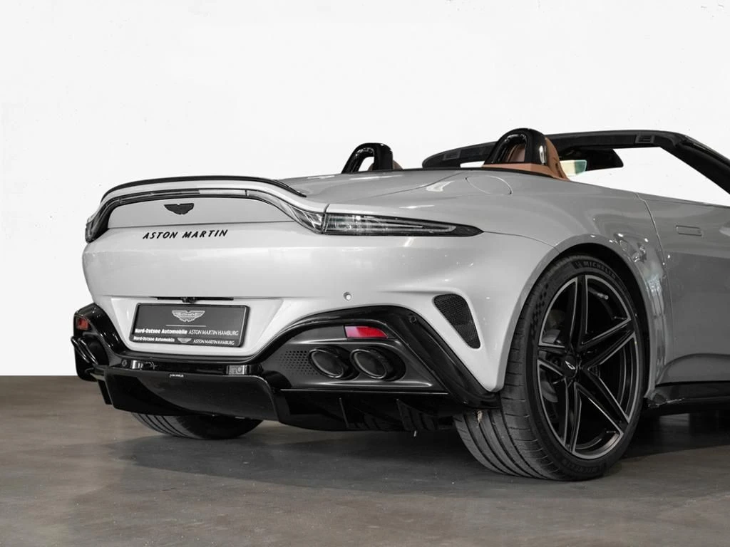 Aston Martin-V8 Vantage-image-18