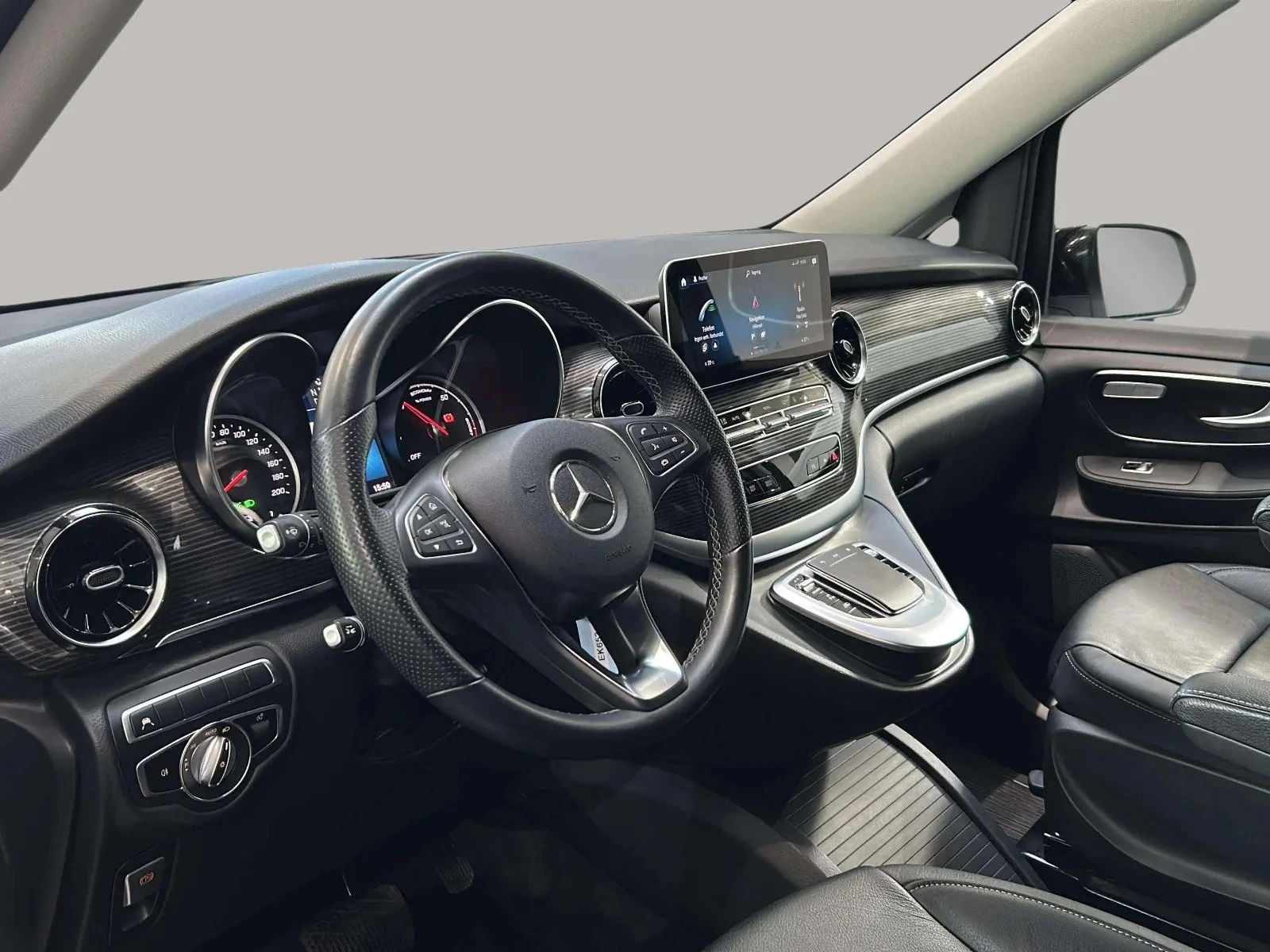 Mercedes-Benz-EQV-image-5