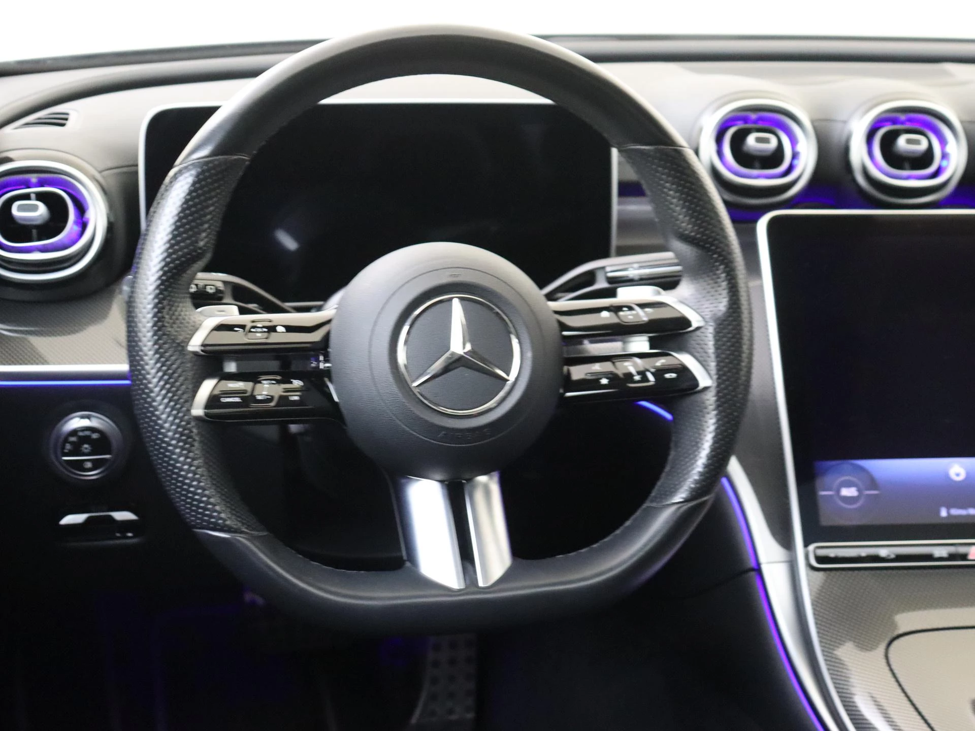 Mercedes-Benz-C-Klasse-image-9