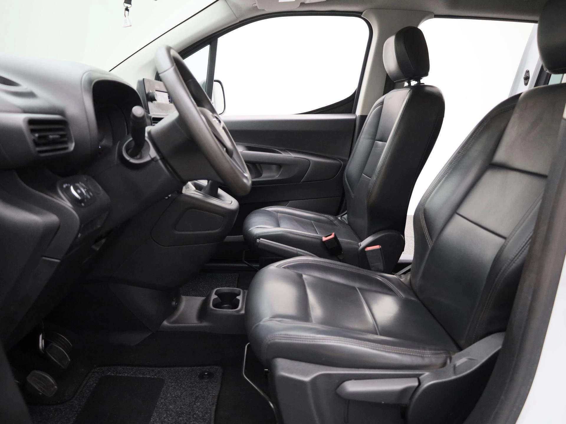 Opel-Combo Life-image-12