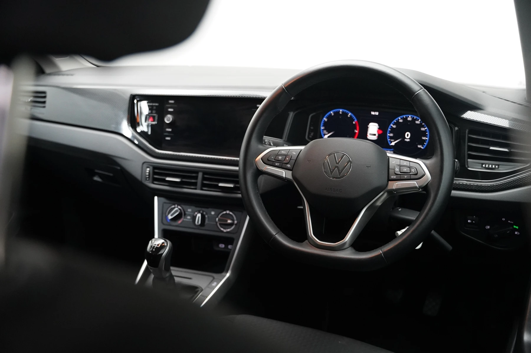 Volkswagen-Polo-image-7