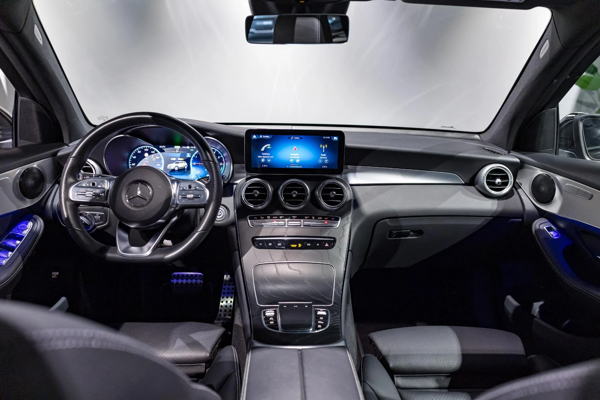 Mercedes-Benz-GLC-image-14