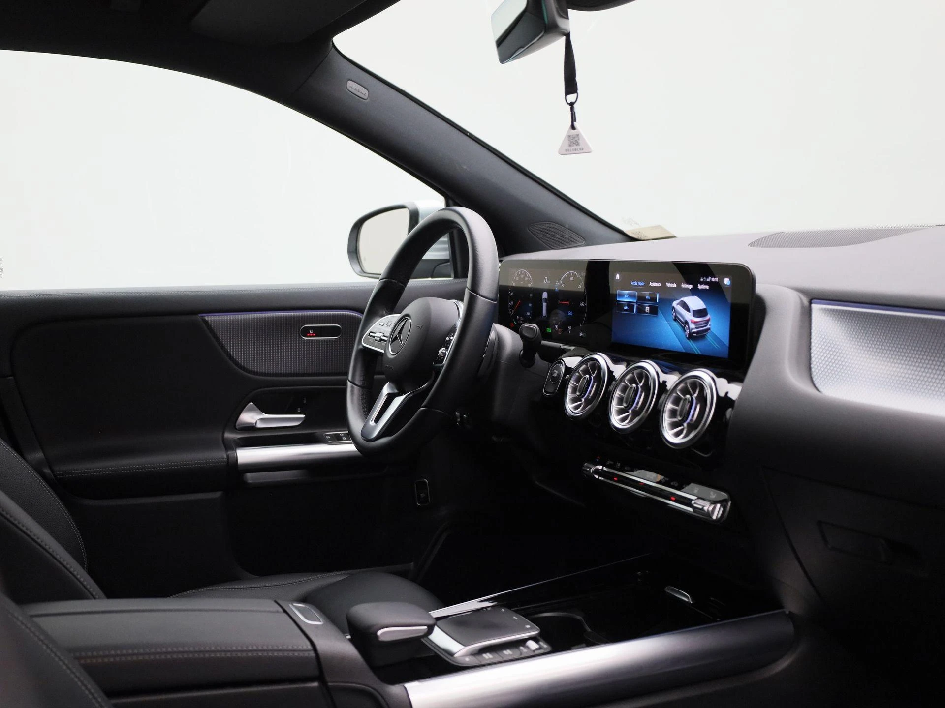 Mercedes-Benz-EQA-image-33