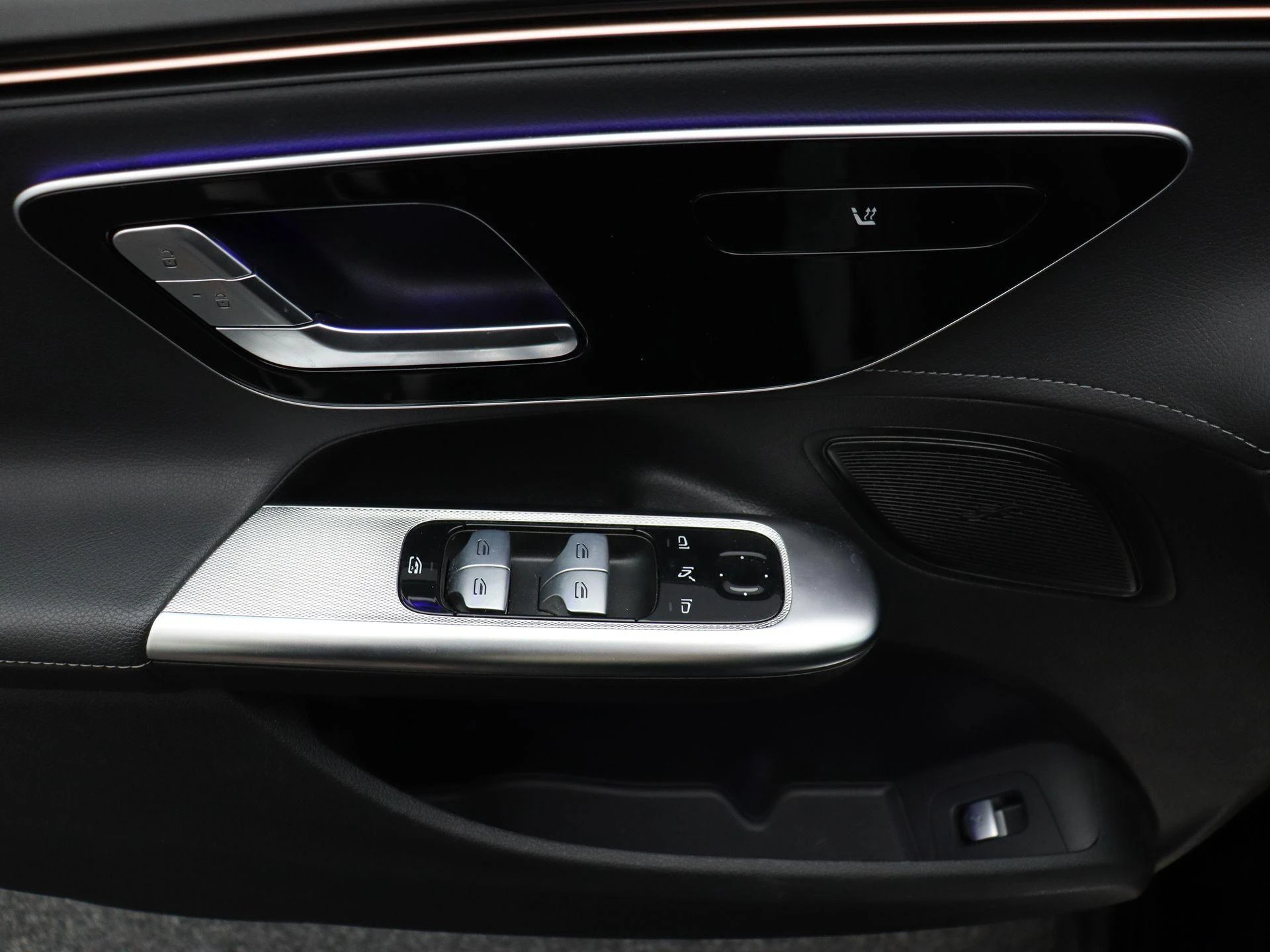 Mercedes-Benz EQE 300 Business Line + LED + CARPLAY + CAMERA +