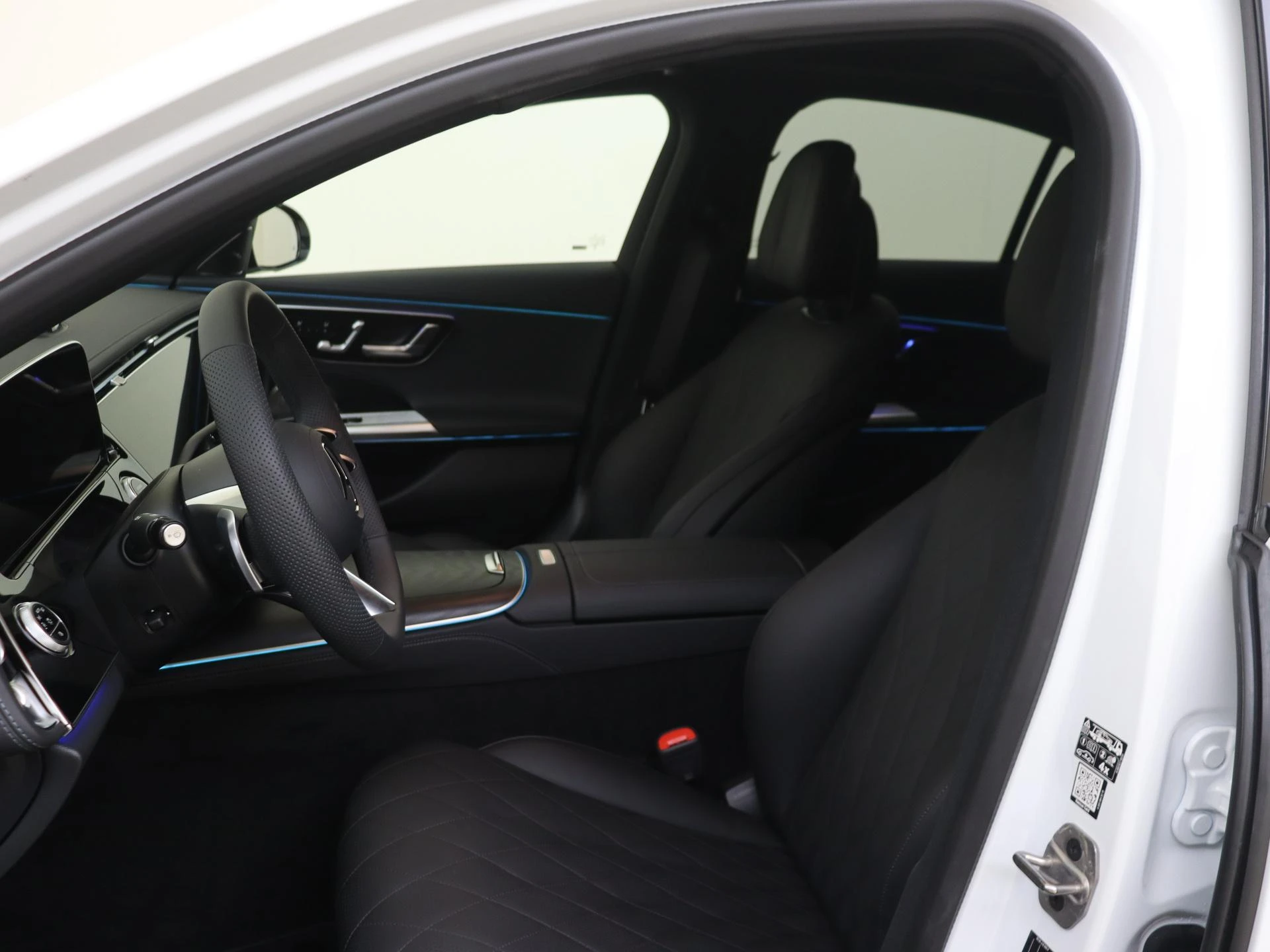 Mercedes-Benz-E-Klasse-image-10