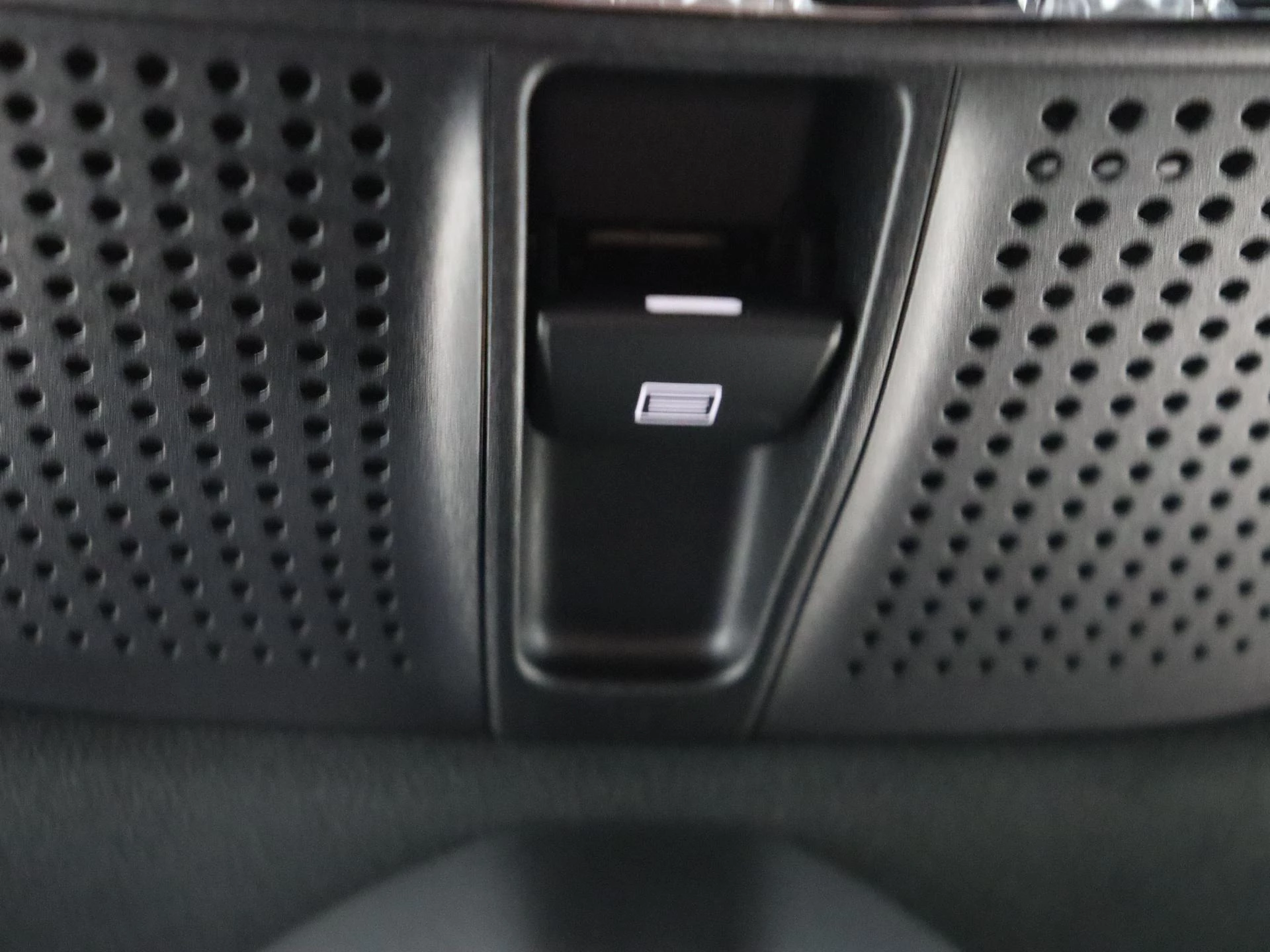 Mercedes-Benz-G-Klasse-image-23